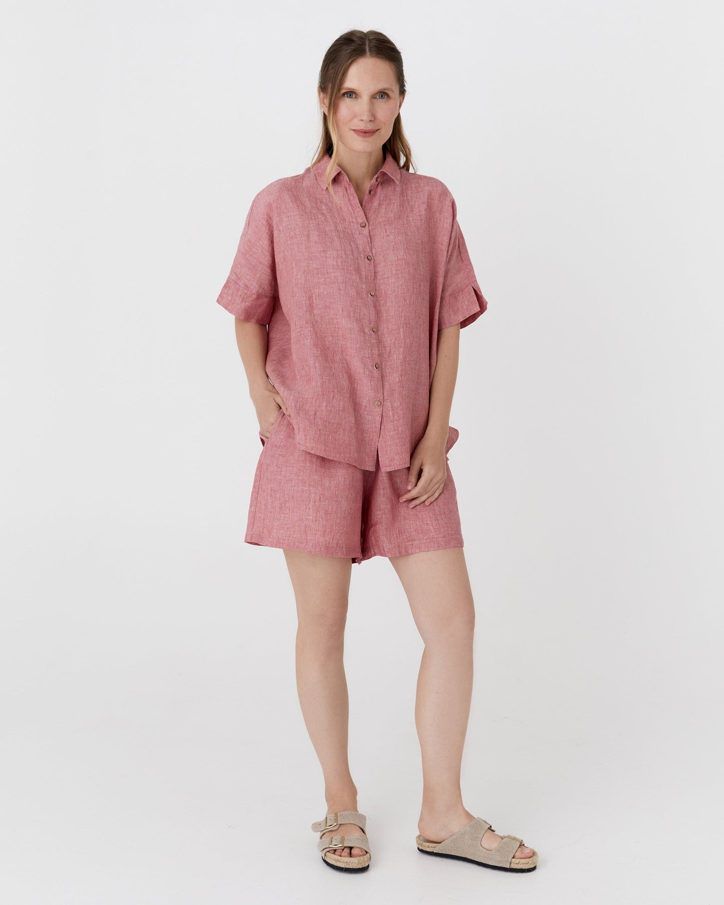 Short-sleeved linen top CABRERA in Cranberry - MagicLinen