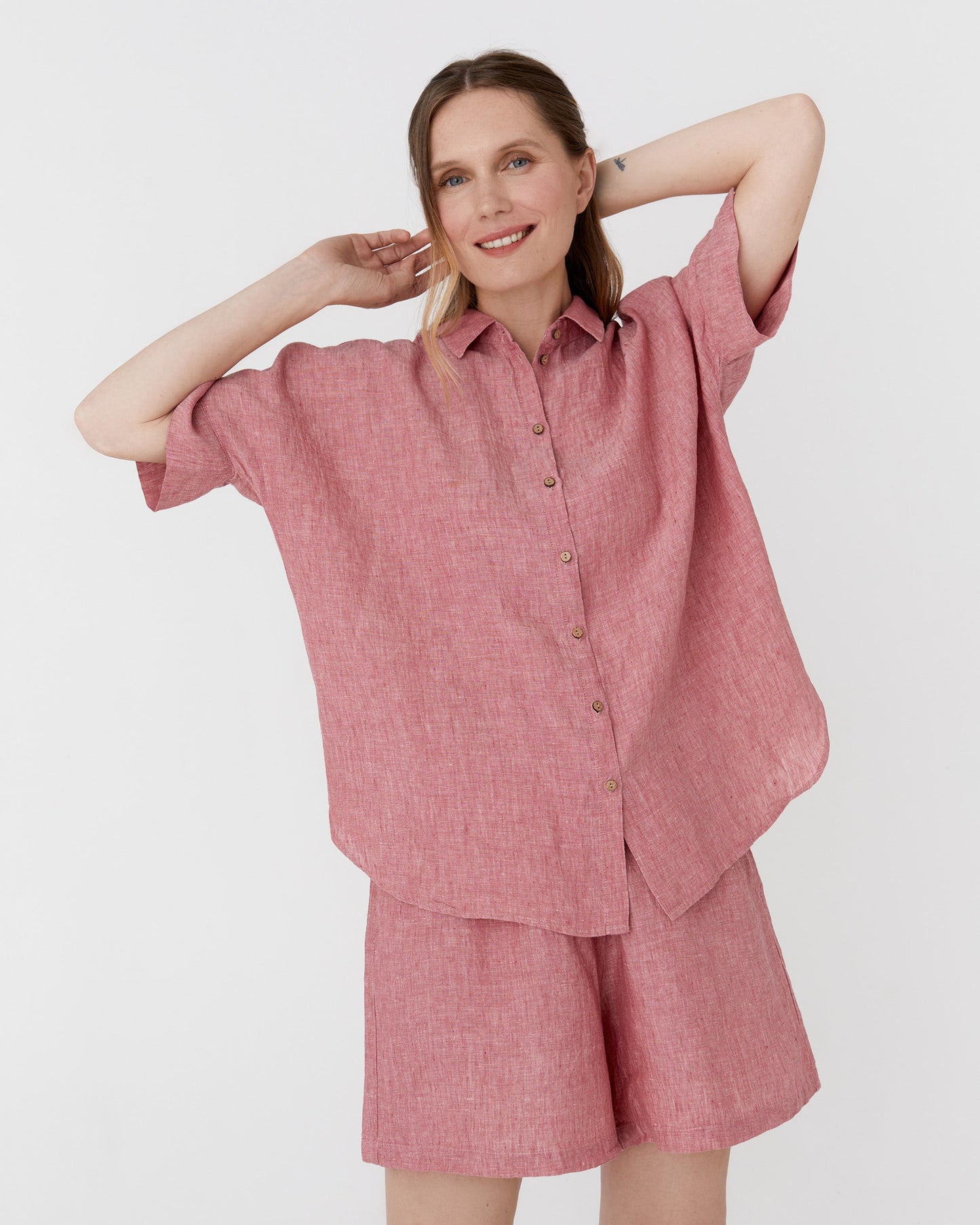 Short-sleeved linen top CABRERA in Cranberry - MagicLinen