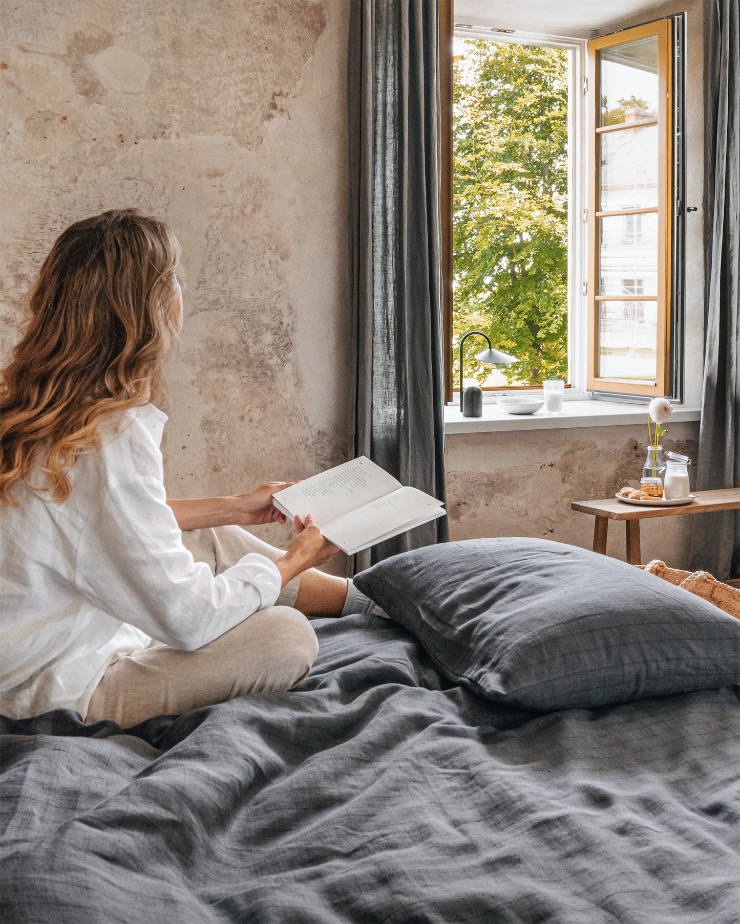 Charcoal windowpane linen fitted sheet