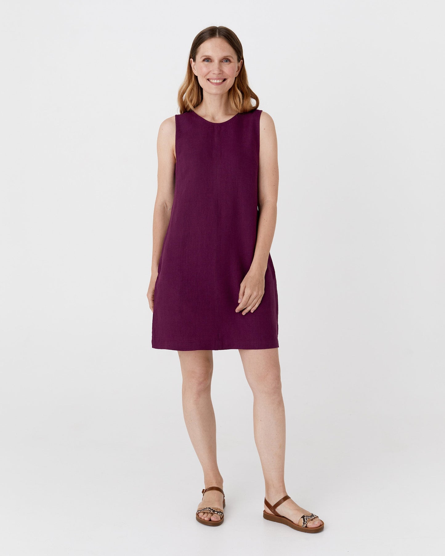 Midi linen dress MANHATTAN in Royal purple - MagicLinen modelBoxOn