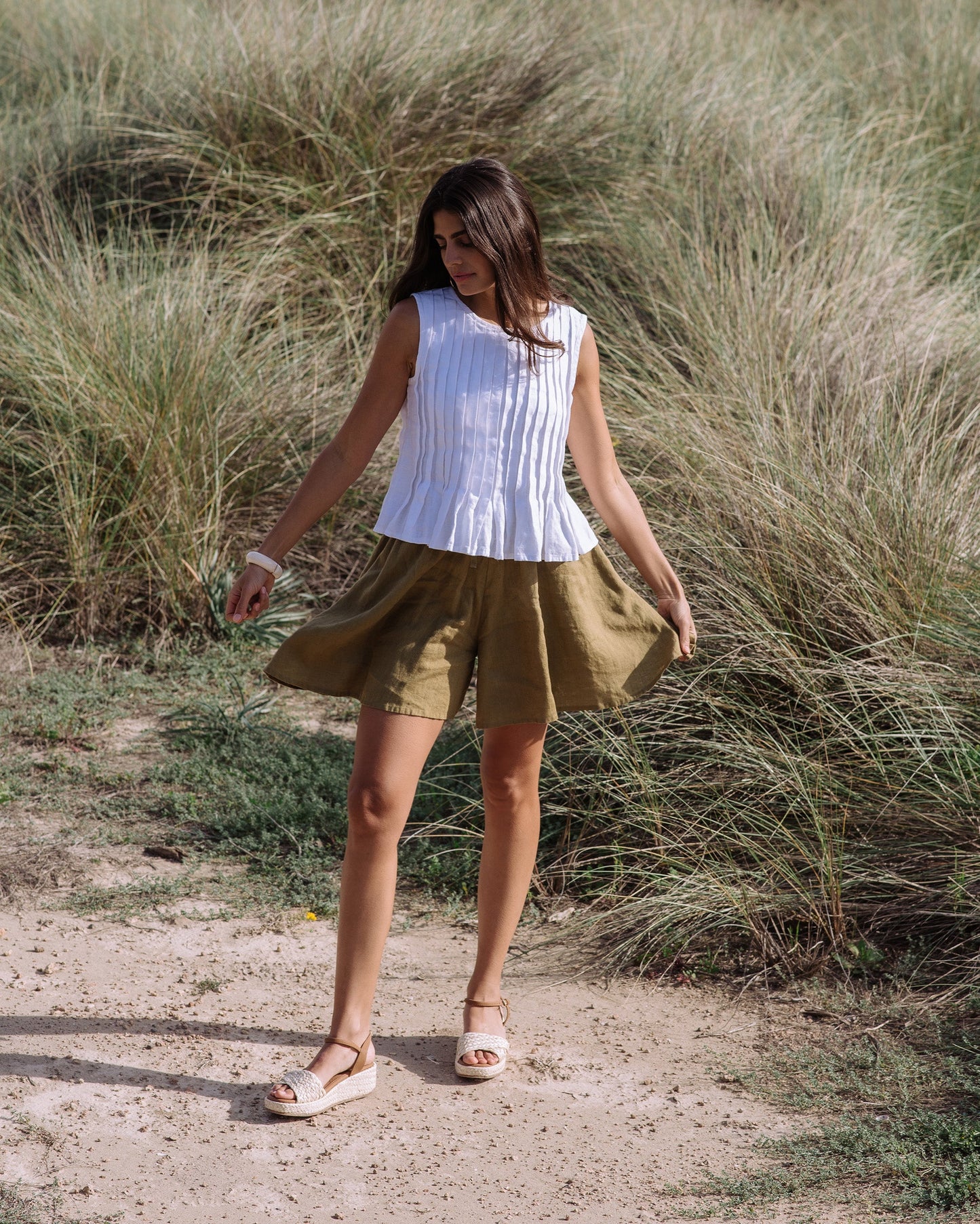 Flowy Linen Shorts RHINE in Khaki green | MagicLinen modelBoxOn2