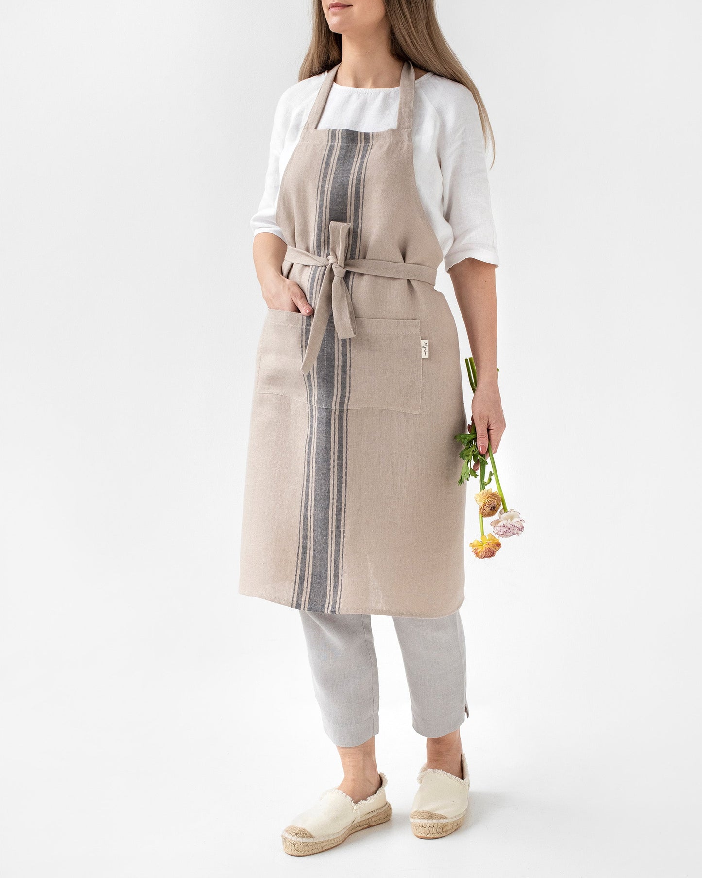 Linen bib apron in traditional gray stripes - MagicLinen