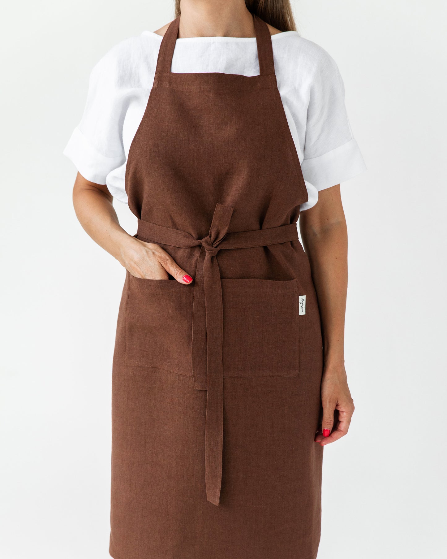 Linen bib apron in Chocolate brown