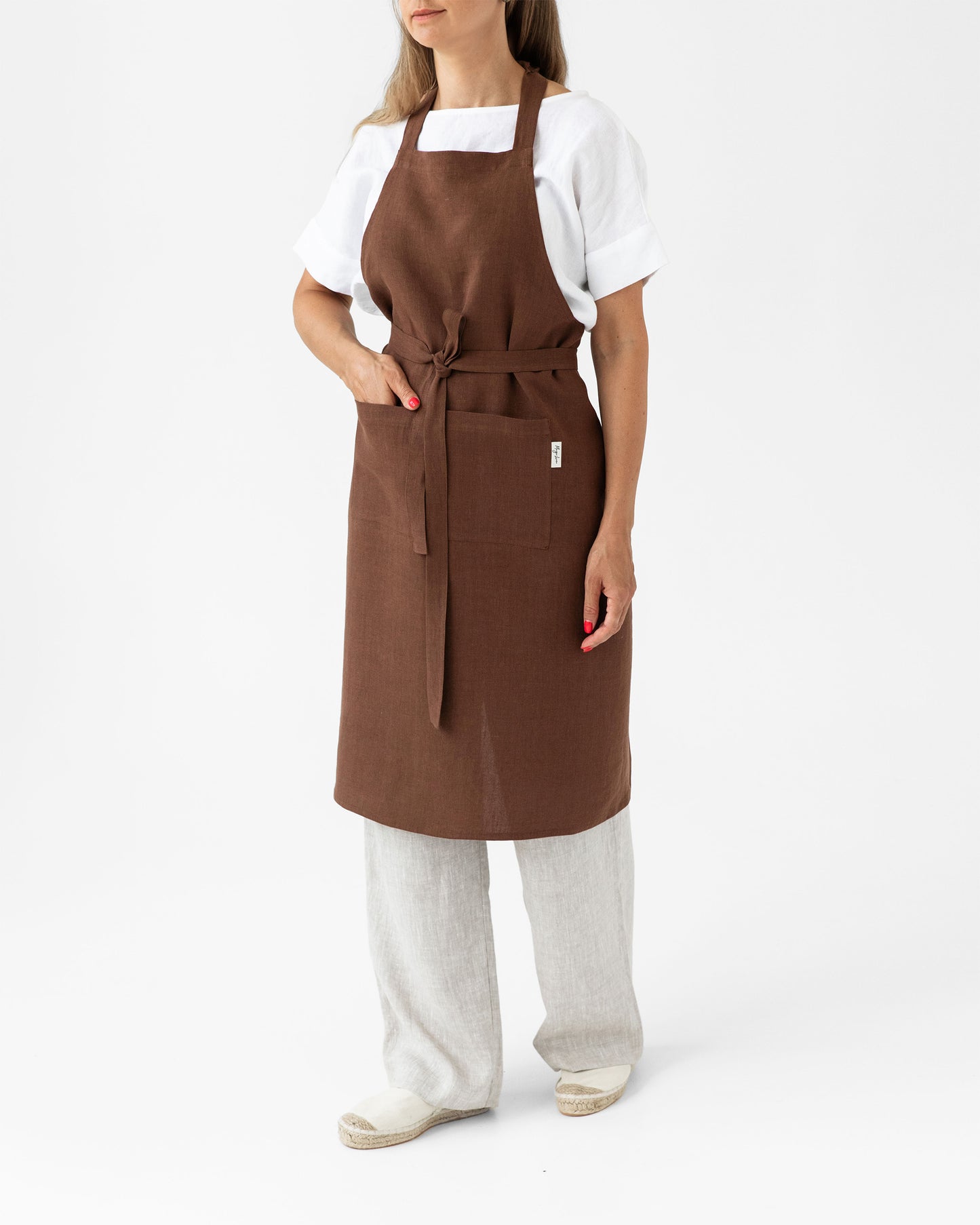 Linen bib apron in Chocolate brown