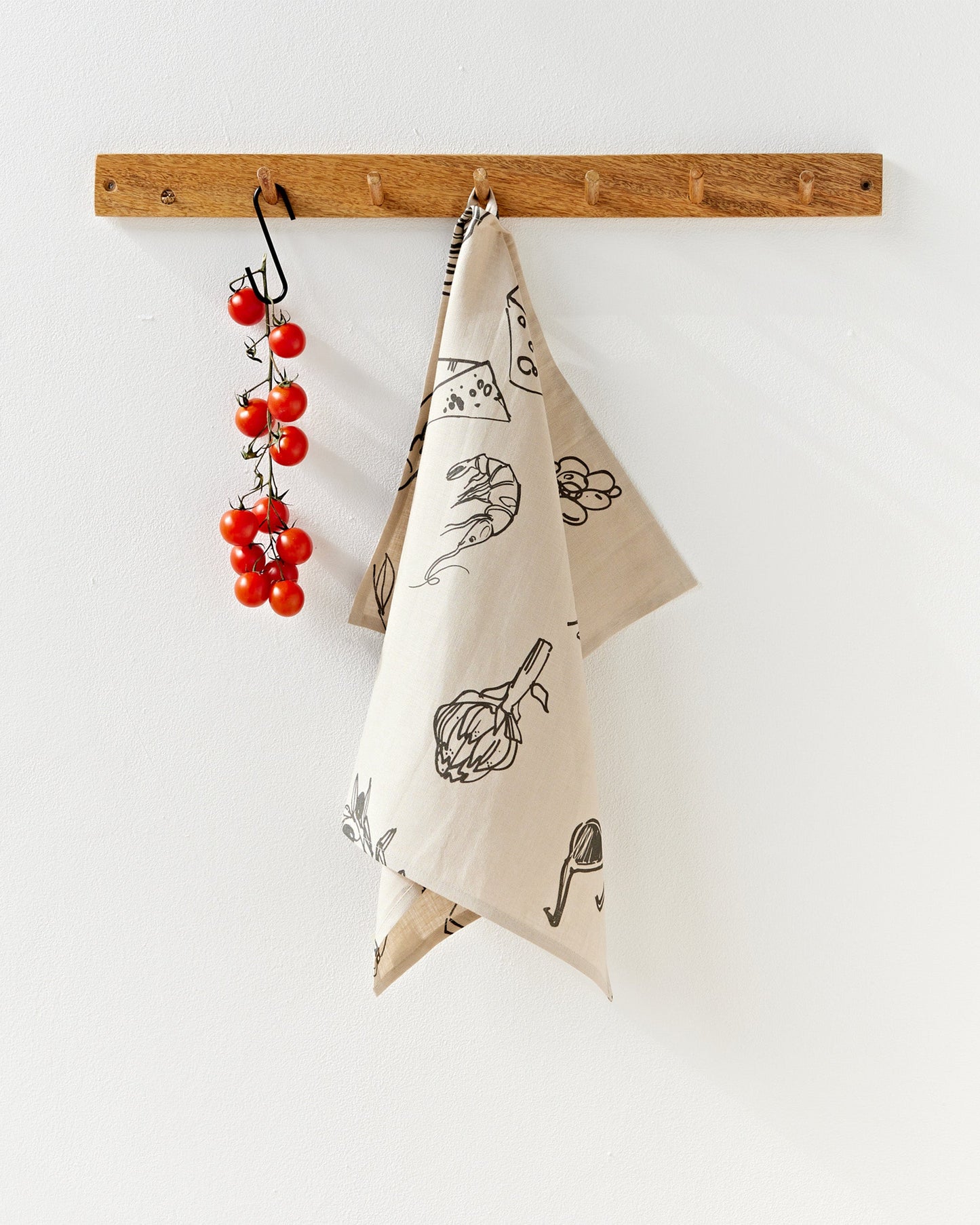 Linen tea towel in Italian summer print | MagicLinen