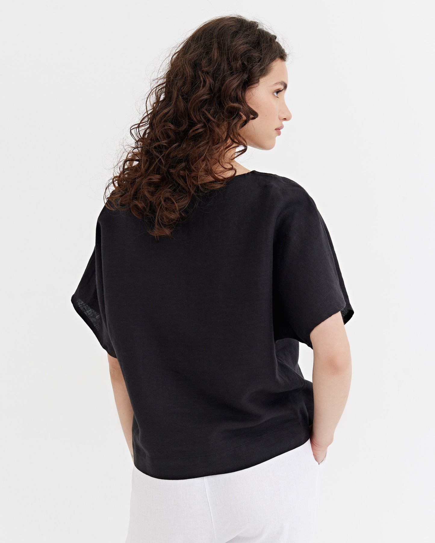 Loose-fit Linen Top Midway in Black | MagicLinen