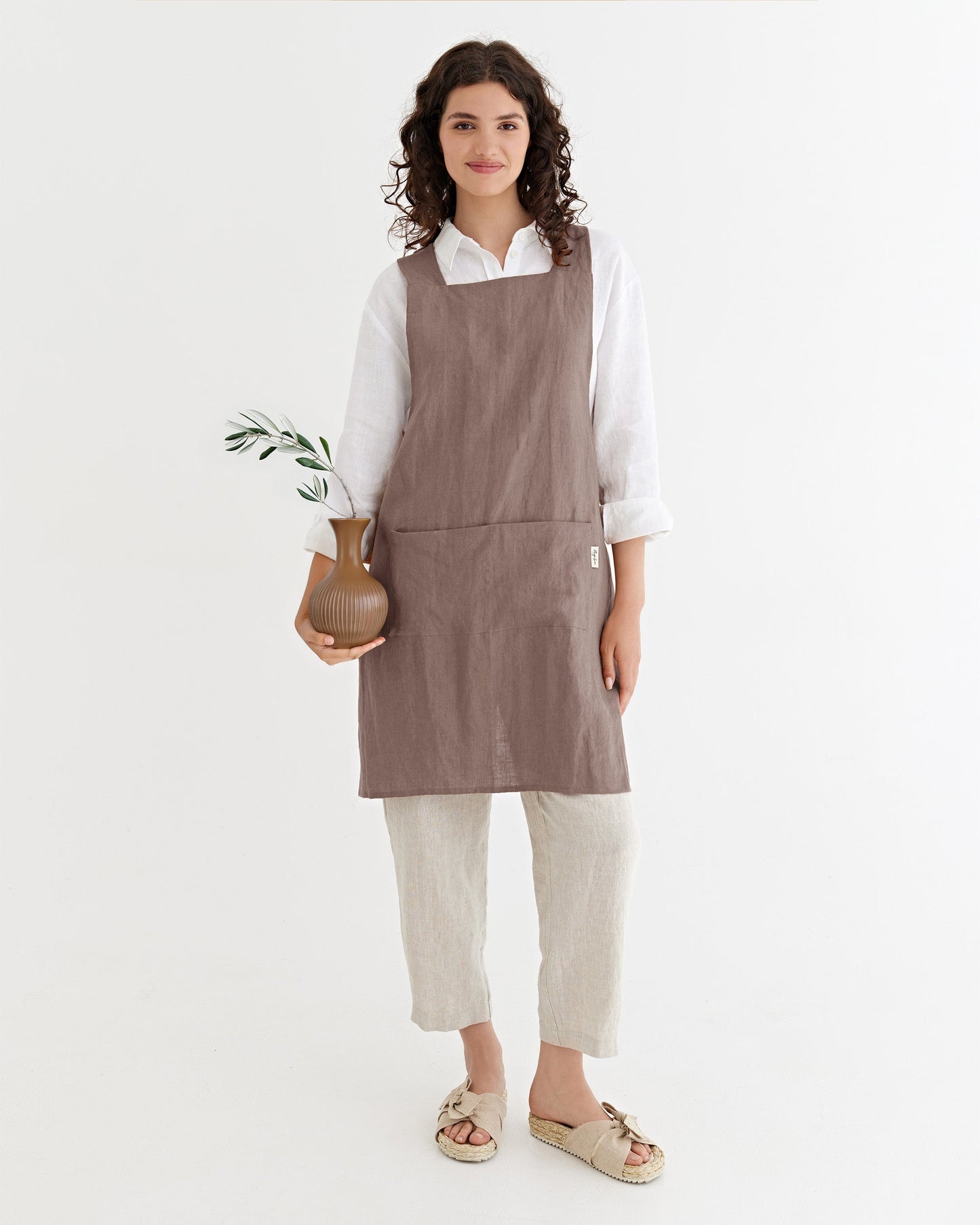 Pinafore cross-back linen apron in Mocha | MagicLinen