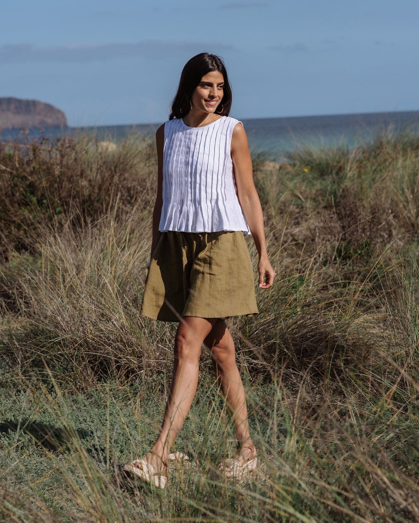 Pleated Sleeveless Linen Top MOOREA in White | MagicLinen modelBoxOn2