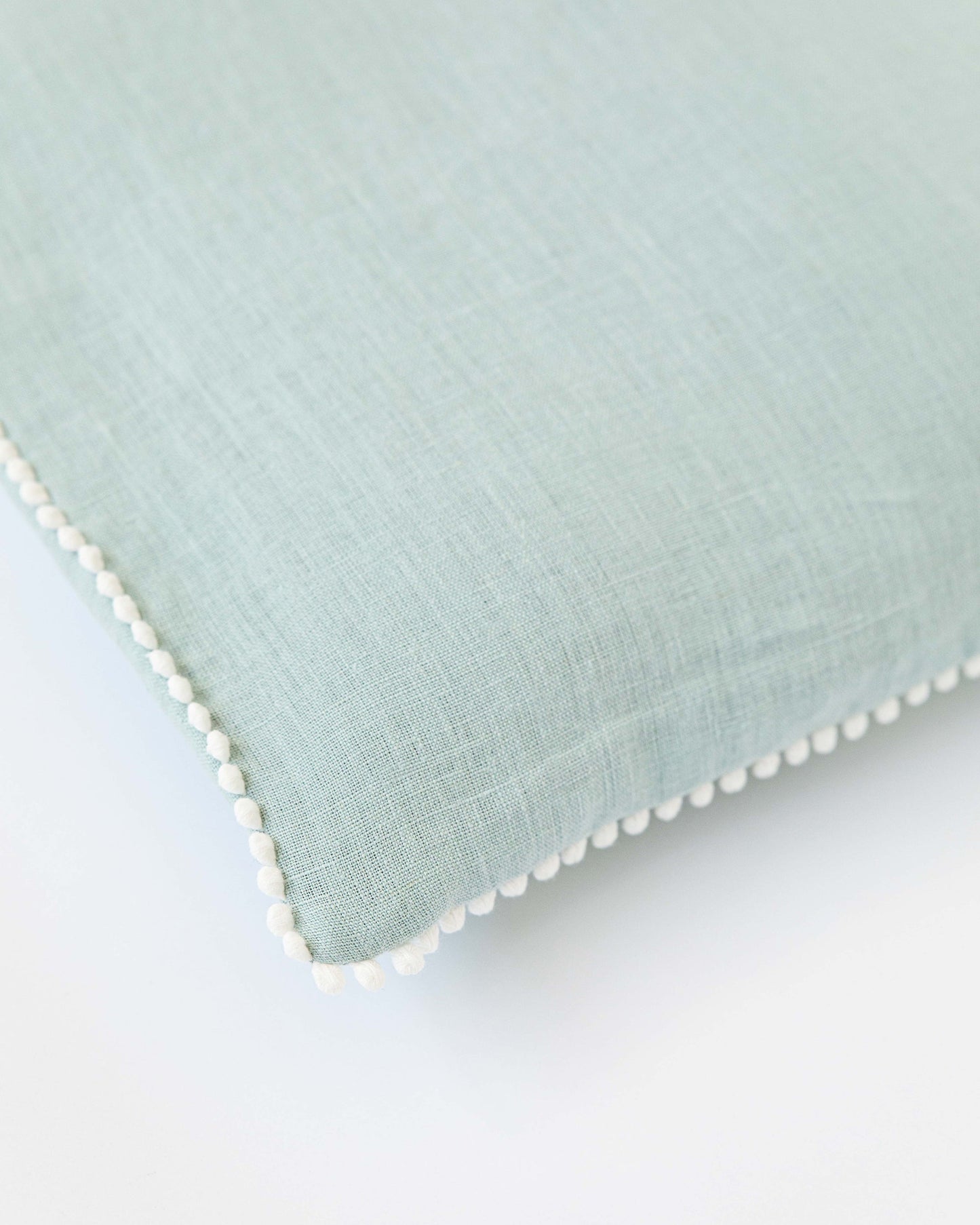 Baby duvet set with pom poms