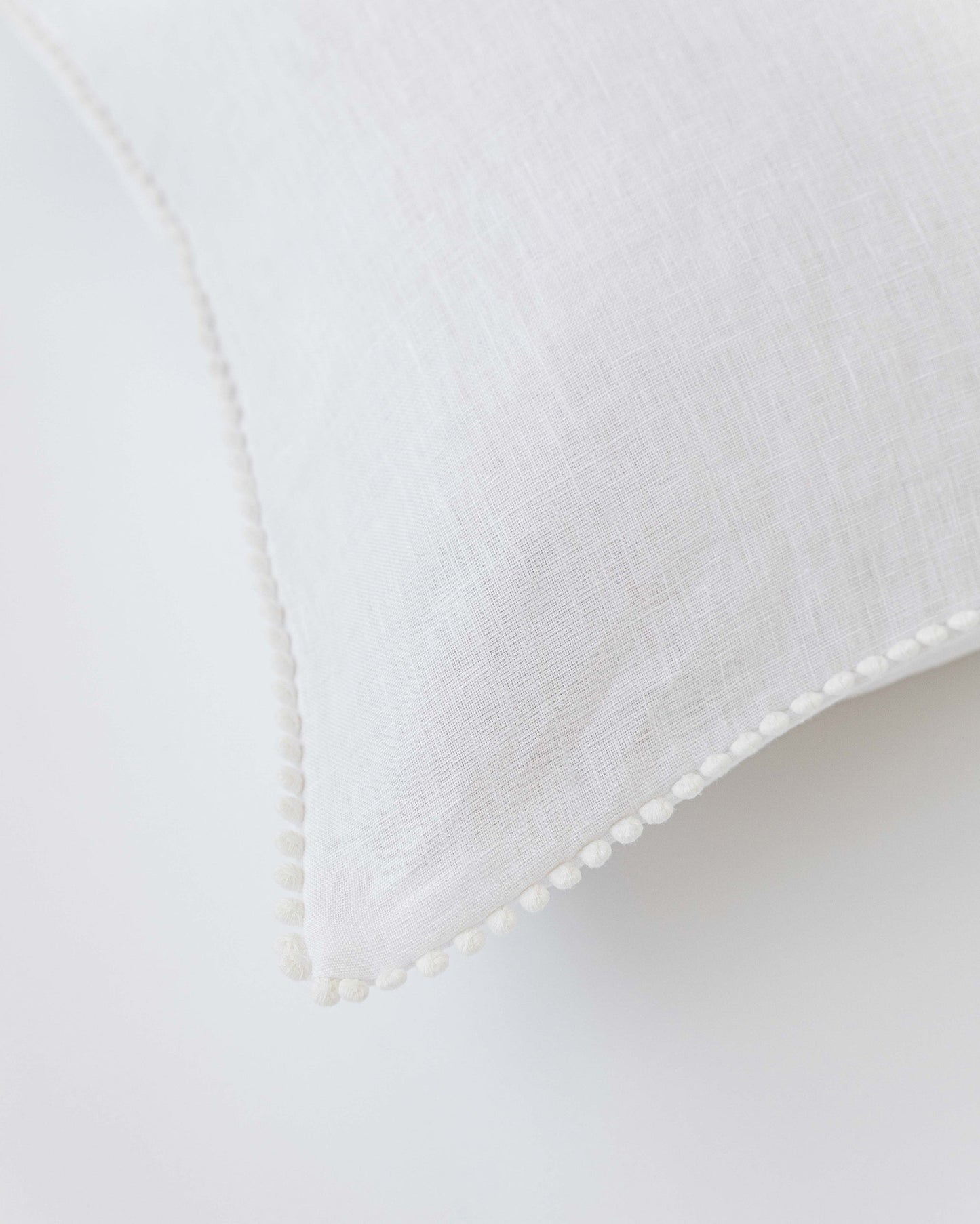 Baby duvet set with pom poms