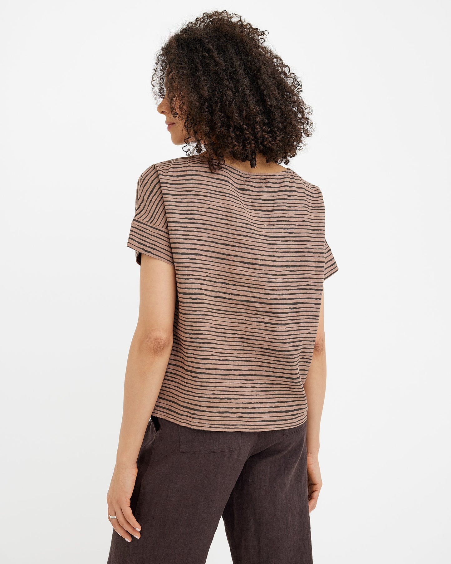 Short-sleeved linen top CALABRIA in Pastel brown Inked lines