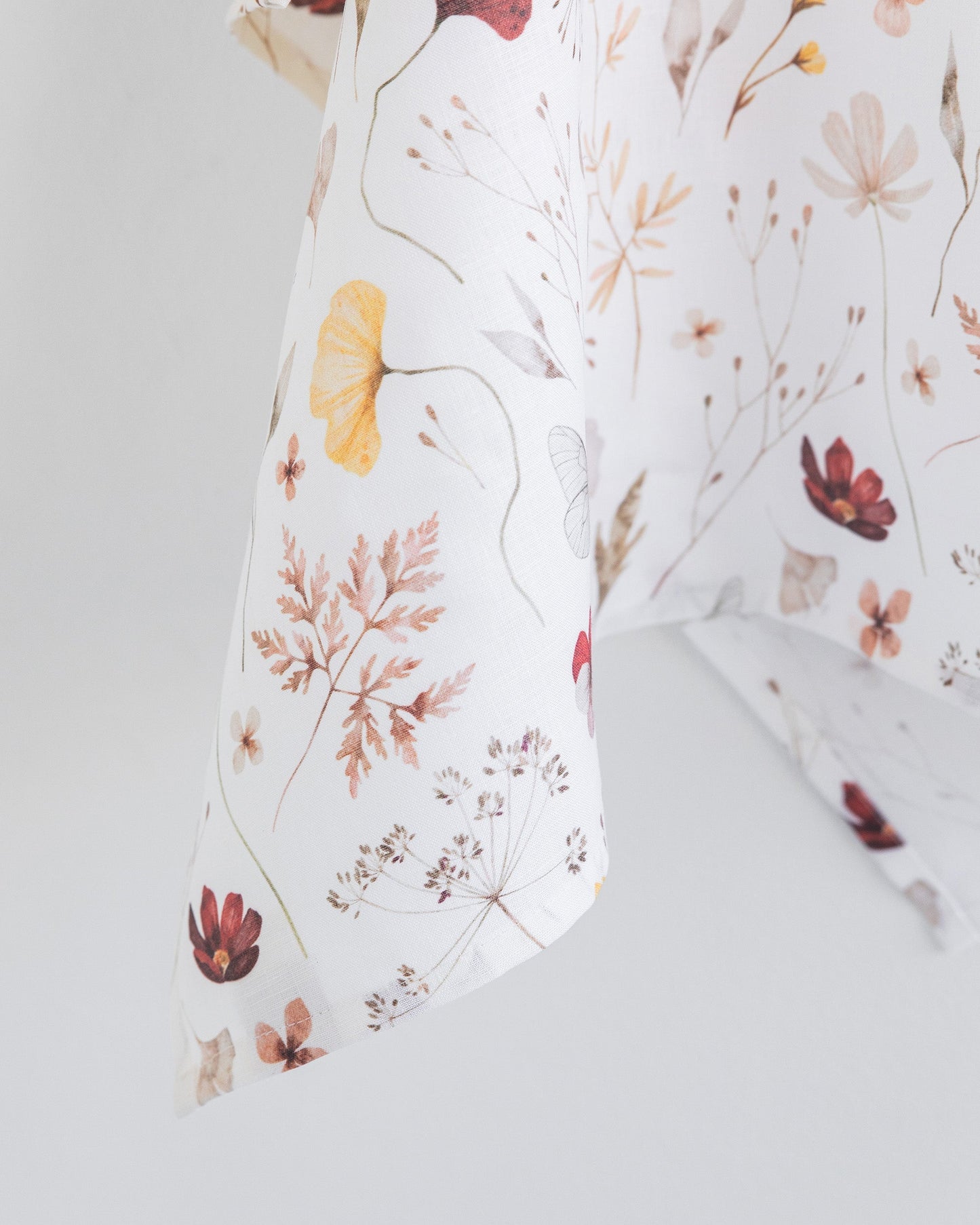 Linen tea towel in Meadow print - MagicLinen