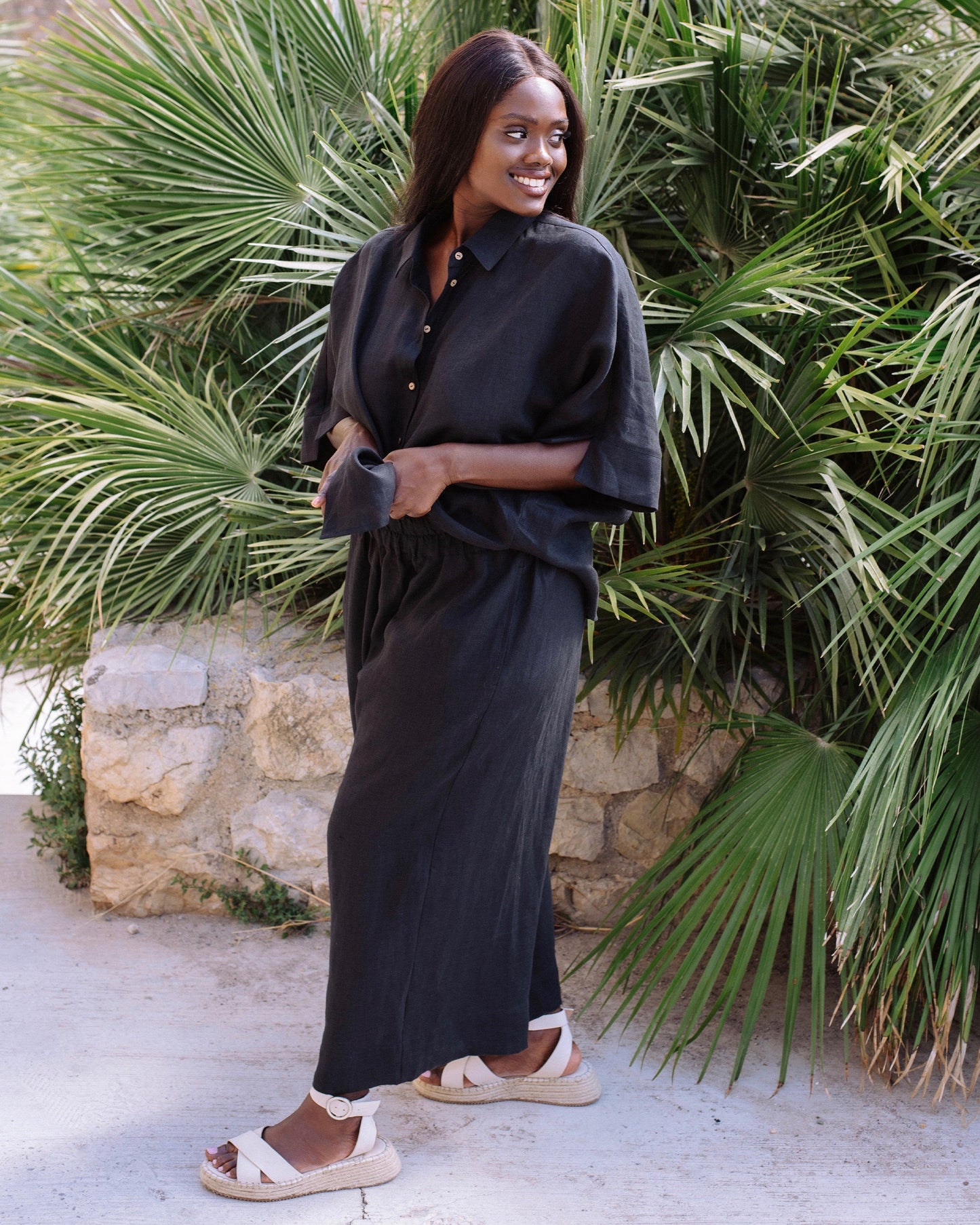 Wide leg linen culotte pants BRUNY in Black - MagicLinen