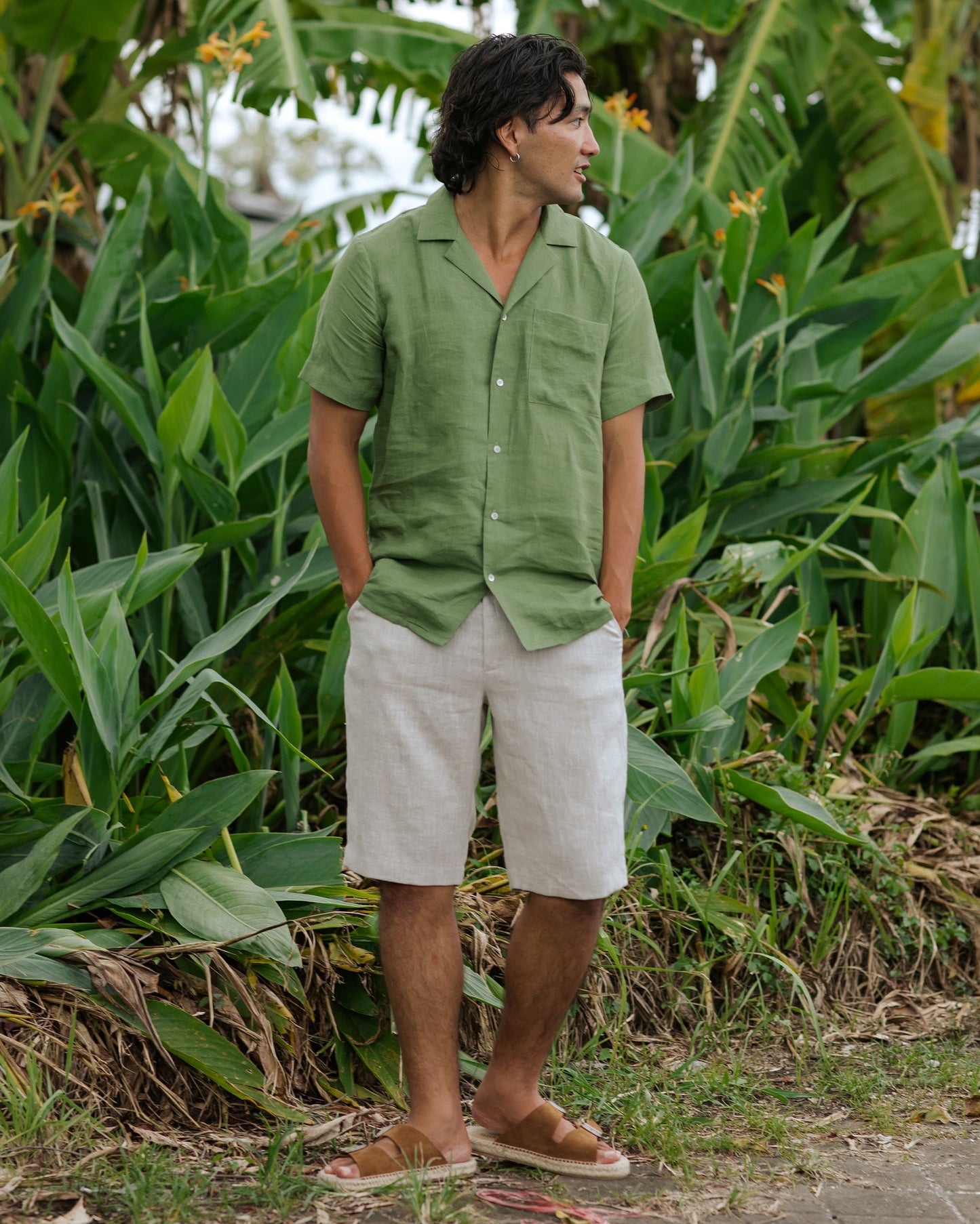 Short-sleeved breezy men's linen shirt HAWI in Forest green - MagicLinen
