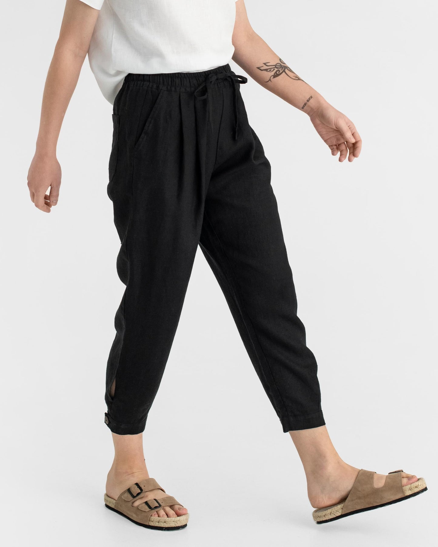 Tapered linen pants MONTAUK in Black - MagicLinen