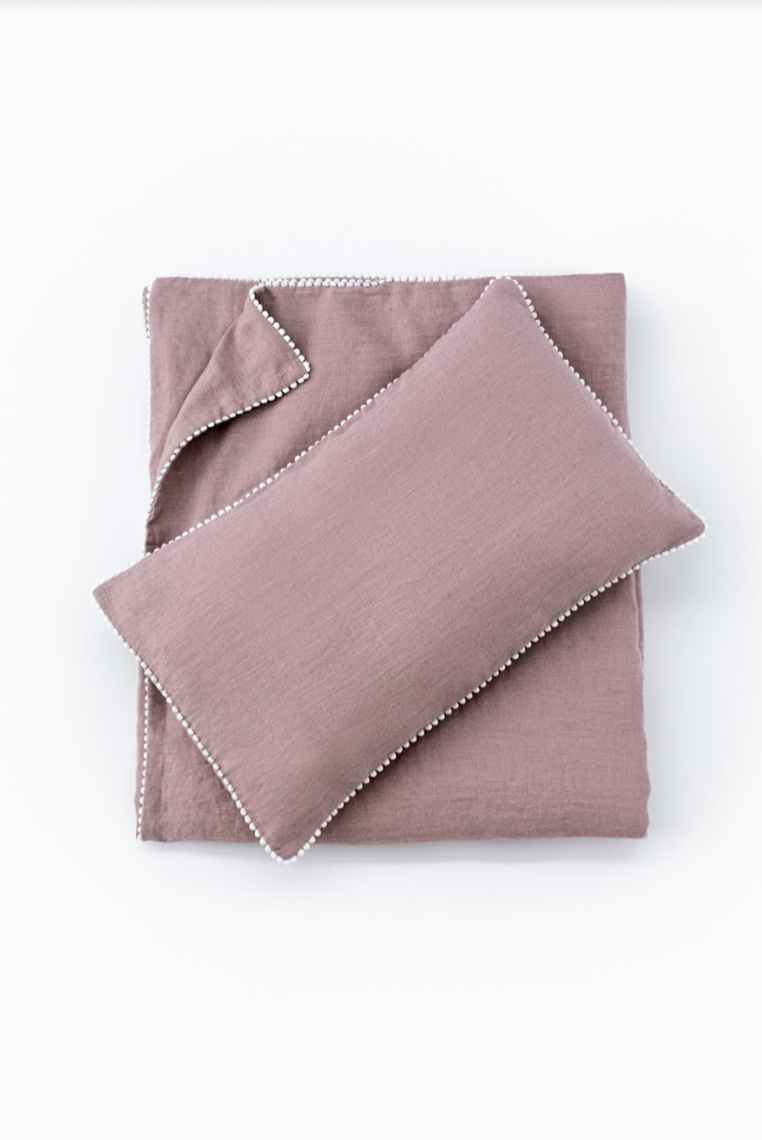 Baby duvet set with pom poms