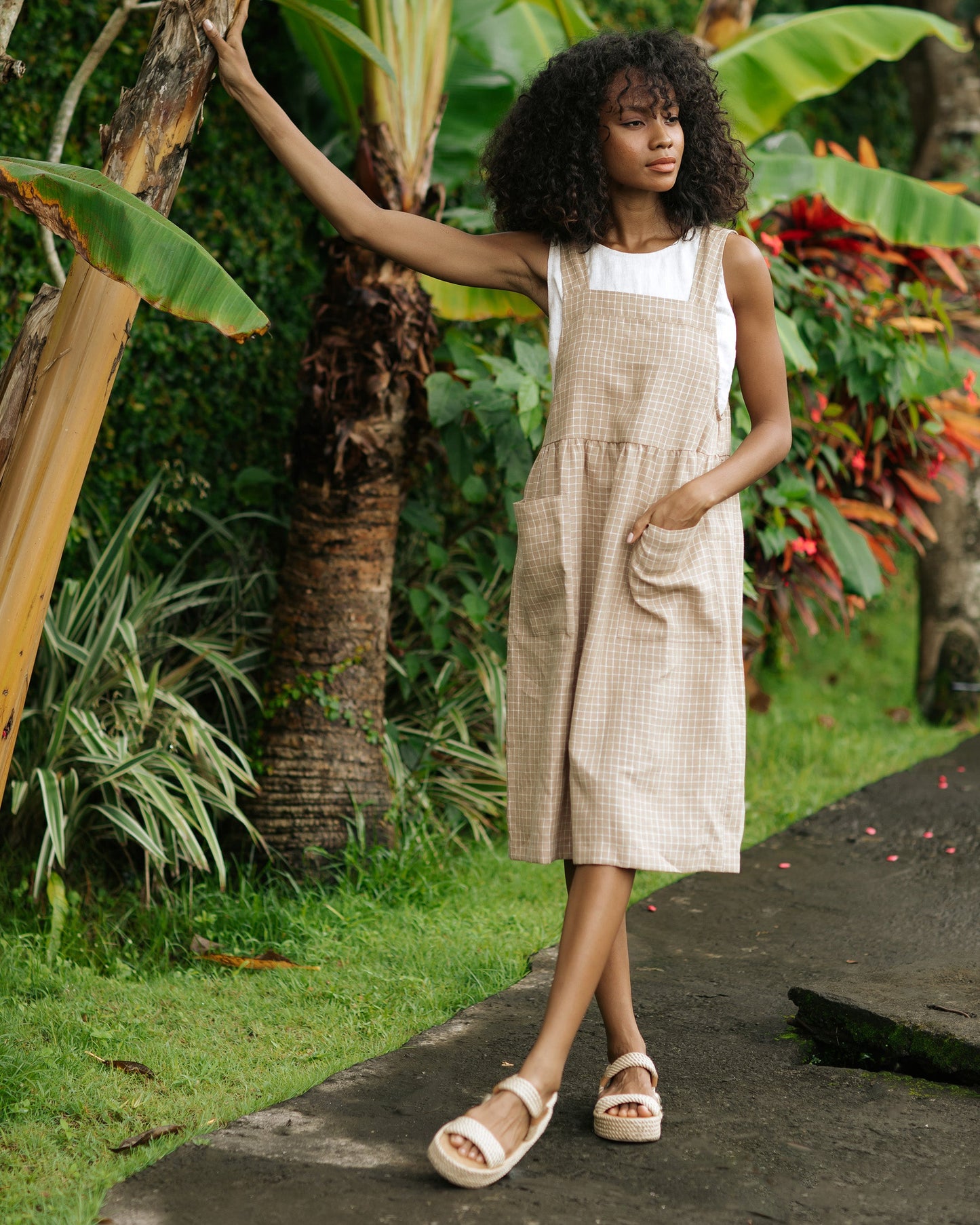 Pinafore linen dress ROATAN in Brown windowpane - MagicLinen