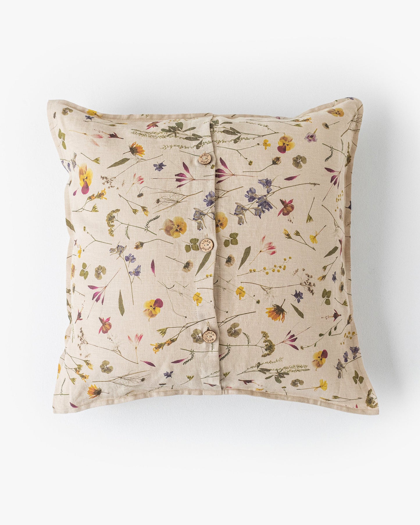 Pillow cover with buttons in Botanical print - MagicLinen