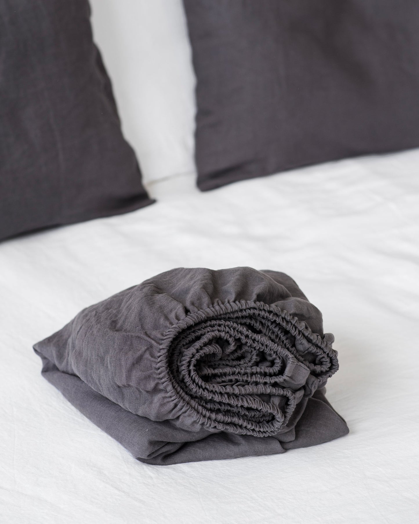 Charcoal gray linen fitted sheet - MagicLinen