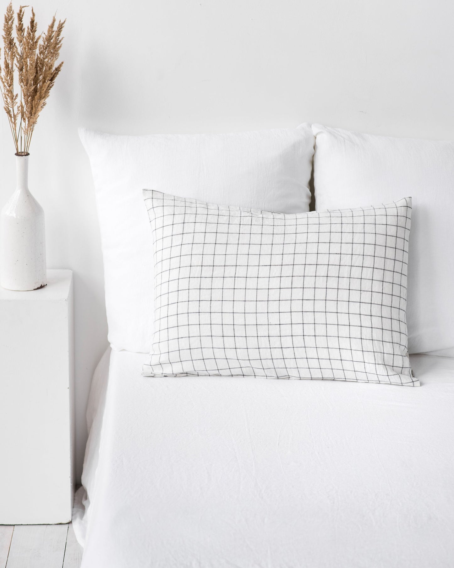 Charcoal grid linen pillowcase - MagicLinen