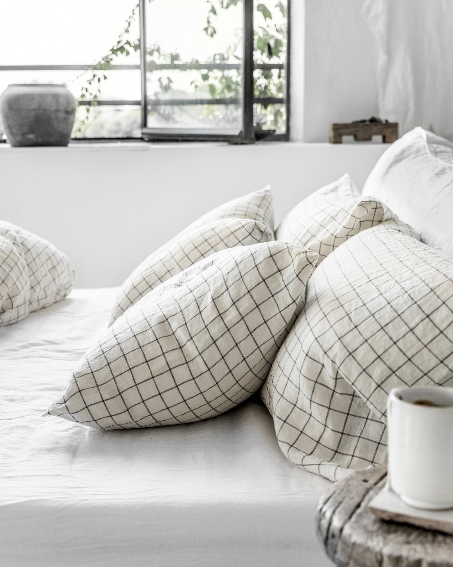 Charcoal grid linen pillowcase - MagicLinen