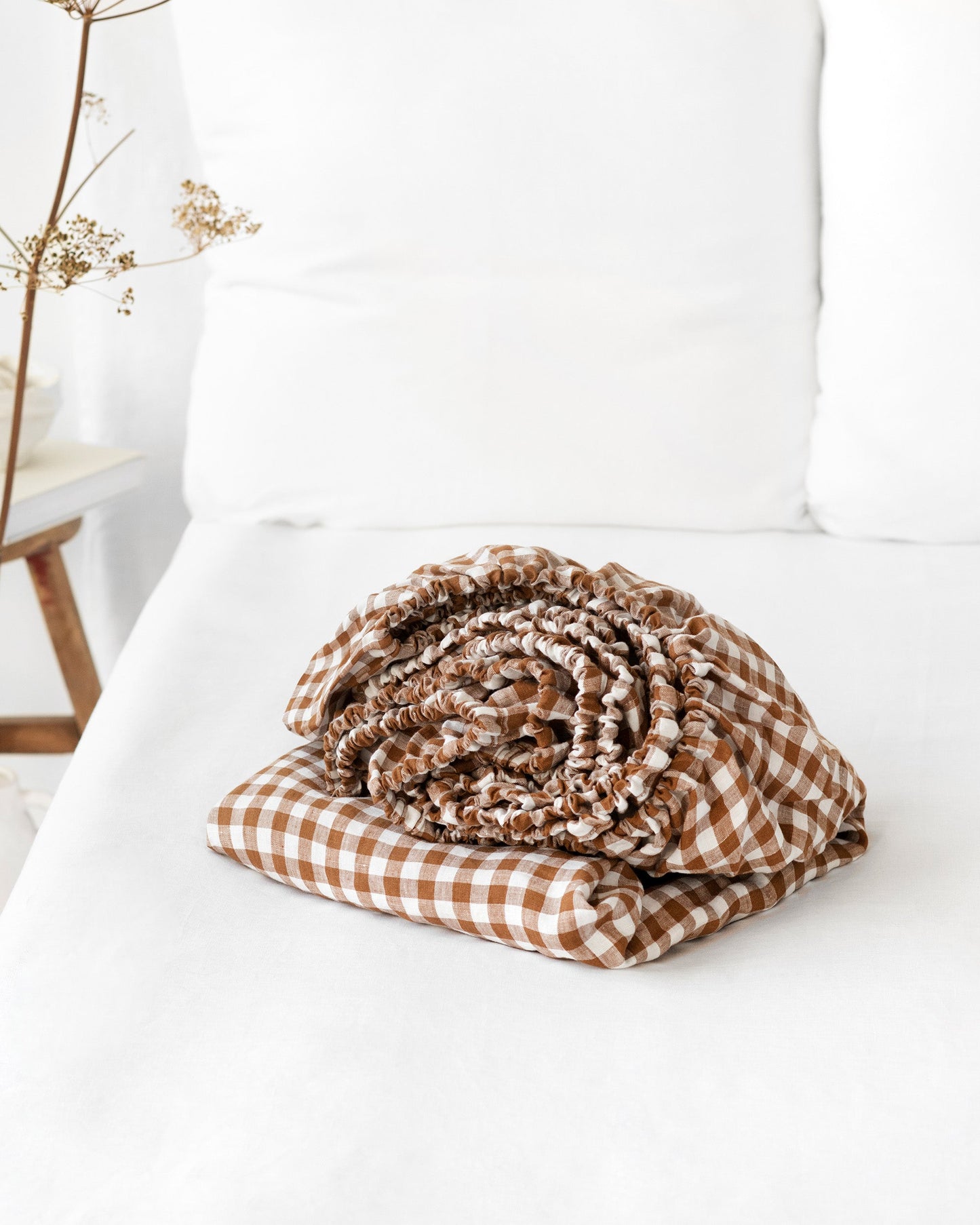 Cinnamon gingham linen fitted sheet | MagicLinen