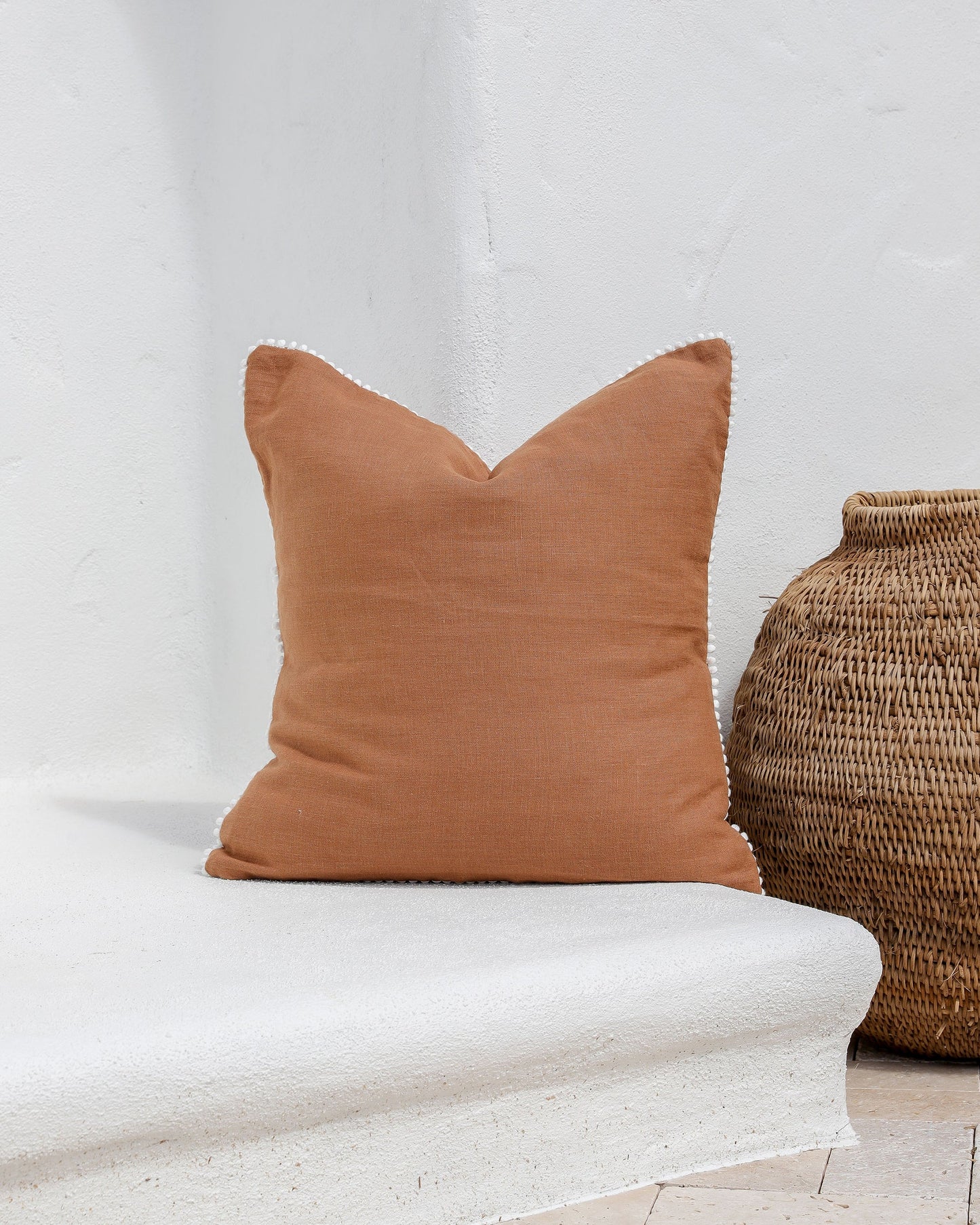 Cushion cover with pom poms - MagicLinen