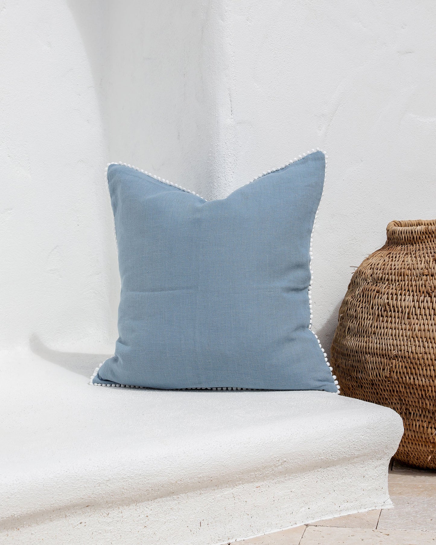 Cushion cover with pom poms - MagicLinen