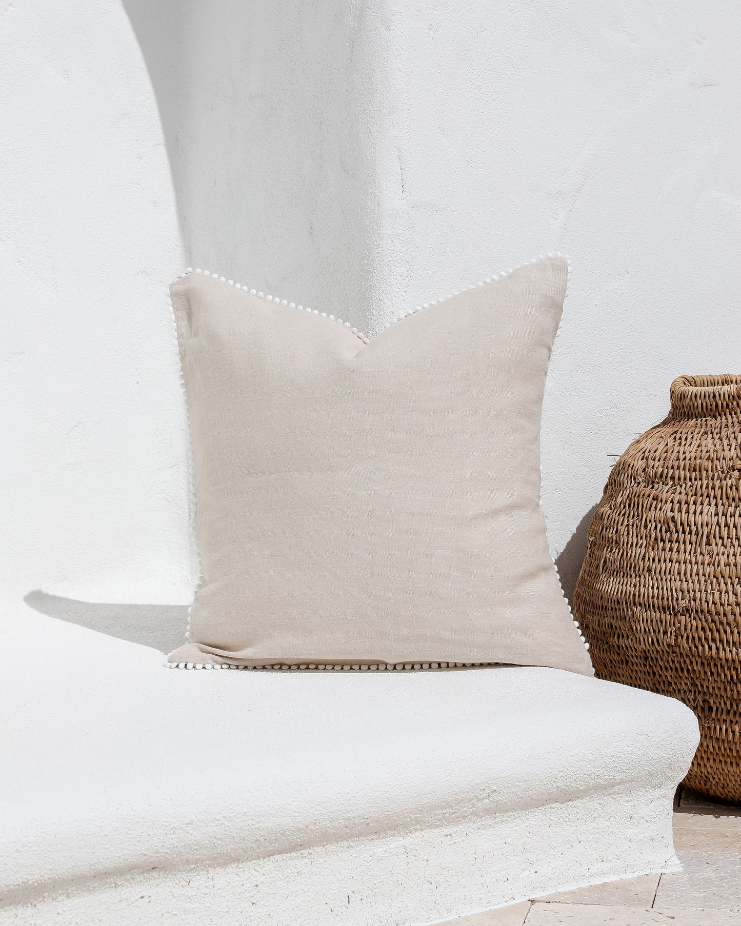 Cushion cover with pom poms - MagicLinen