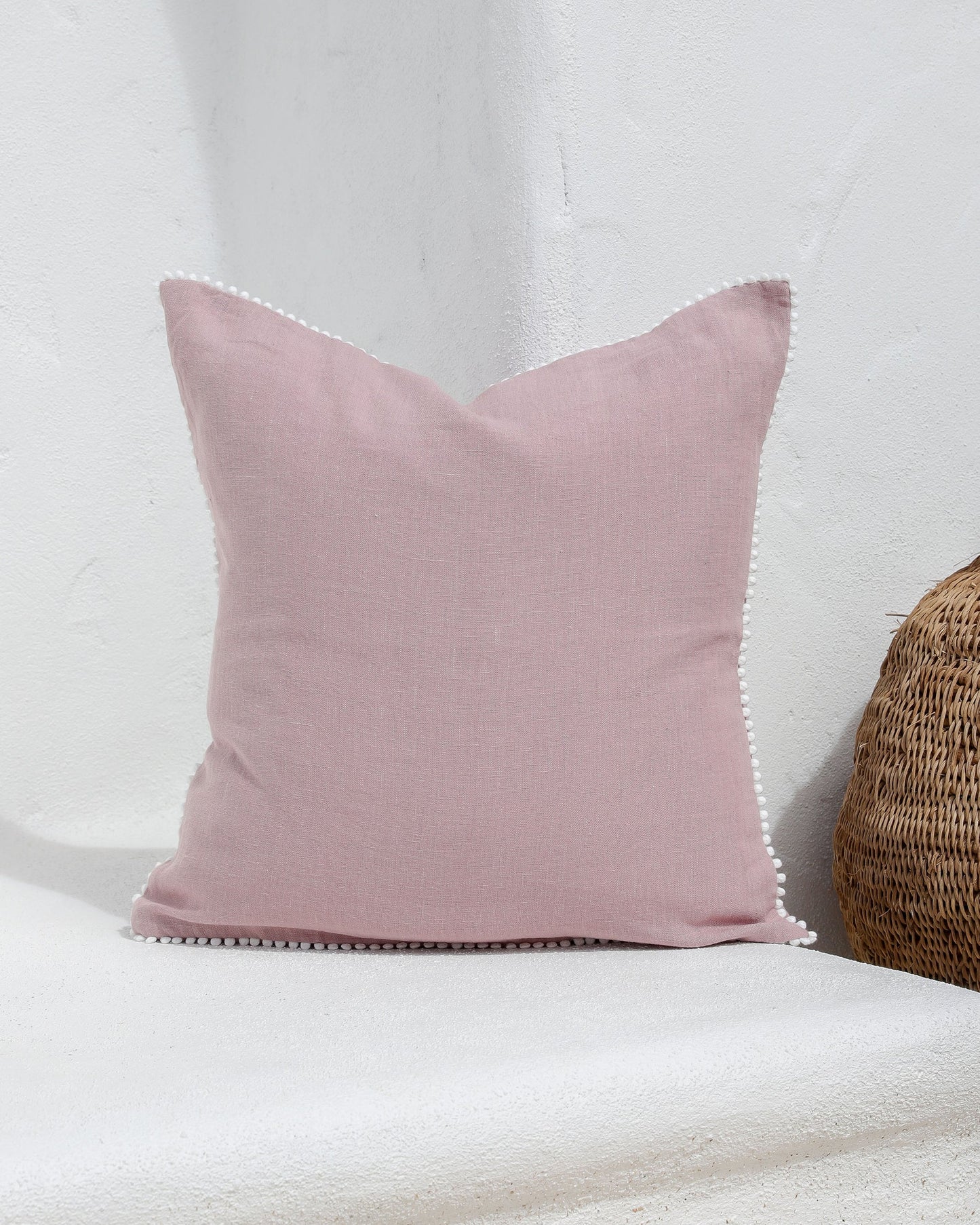 Cushion cover with pom poms - MagicLinen