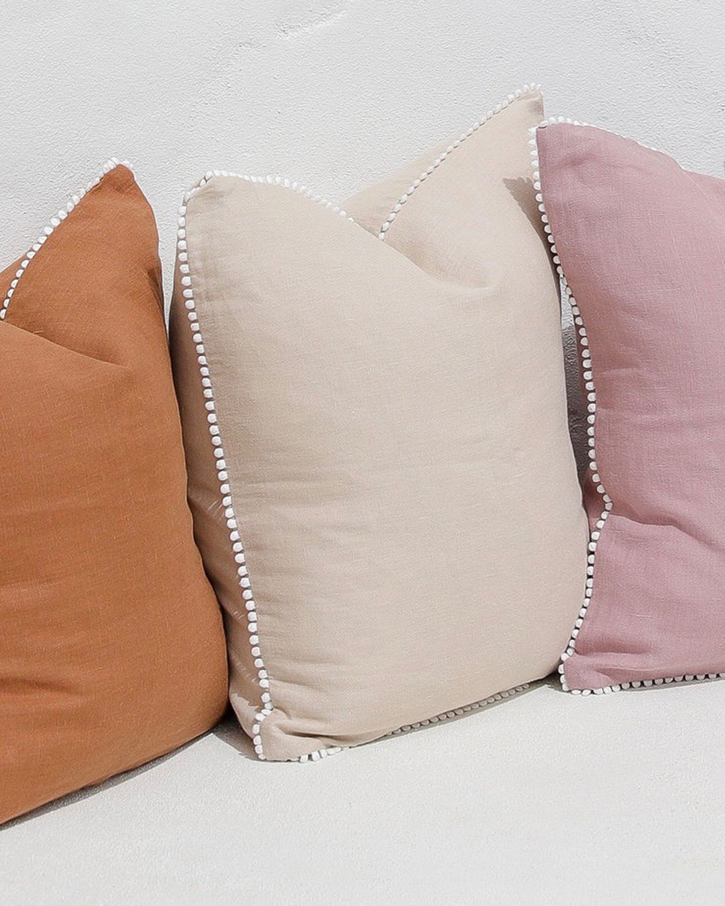 Cushion cover with pom poms - MagicLinen