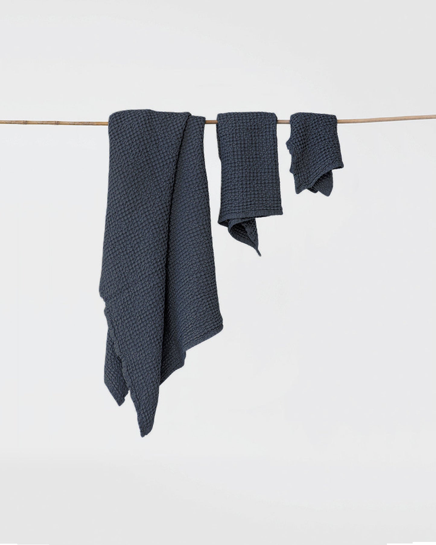Dark gray waffle towel set (3 pcs) - MagicLinen