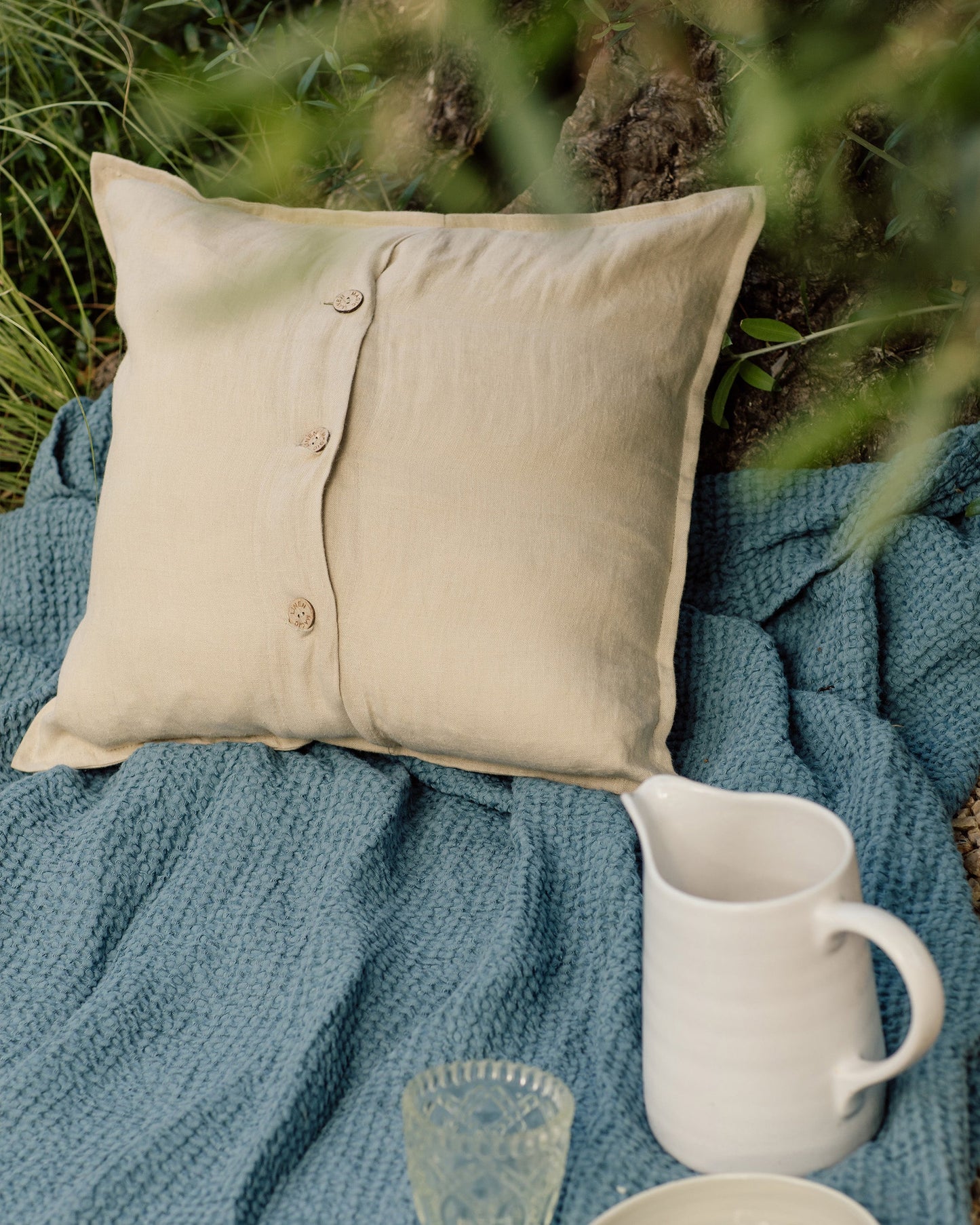 Deco pillow cover with buttons - MagicLinen