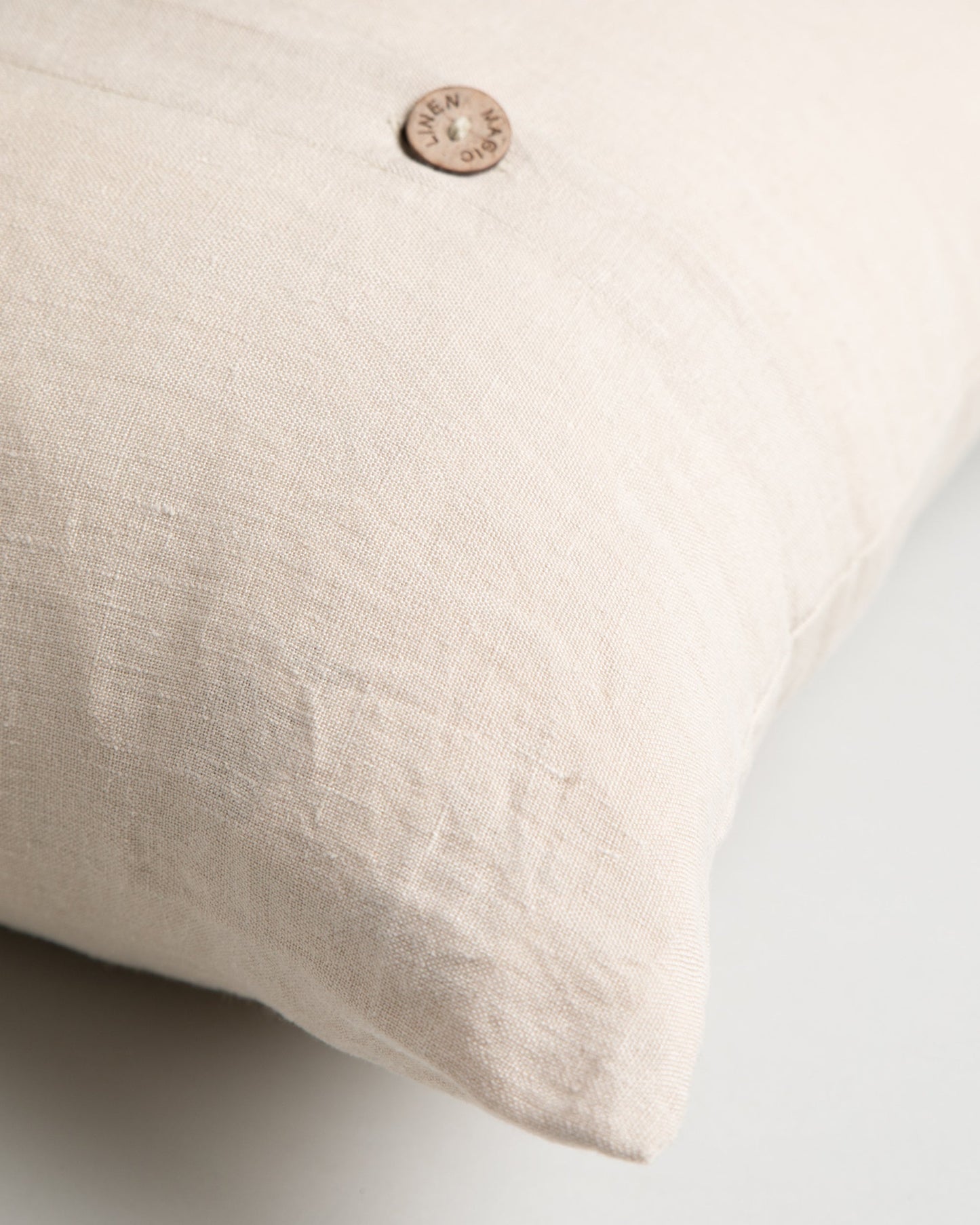 Deco pillow cover with buttons - MagicLinen