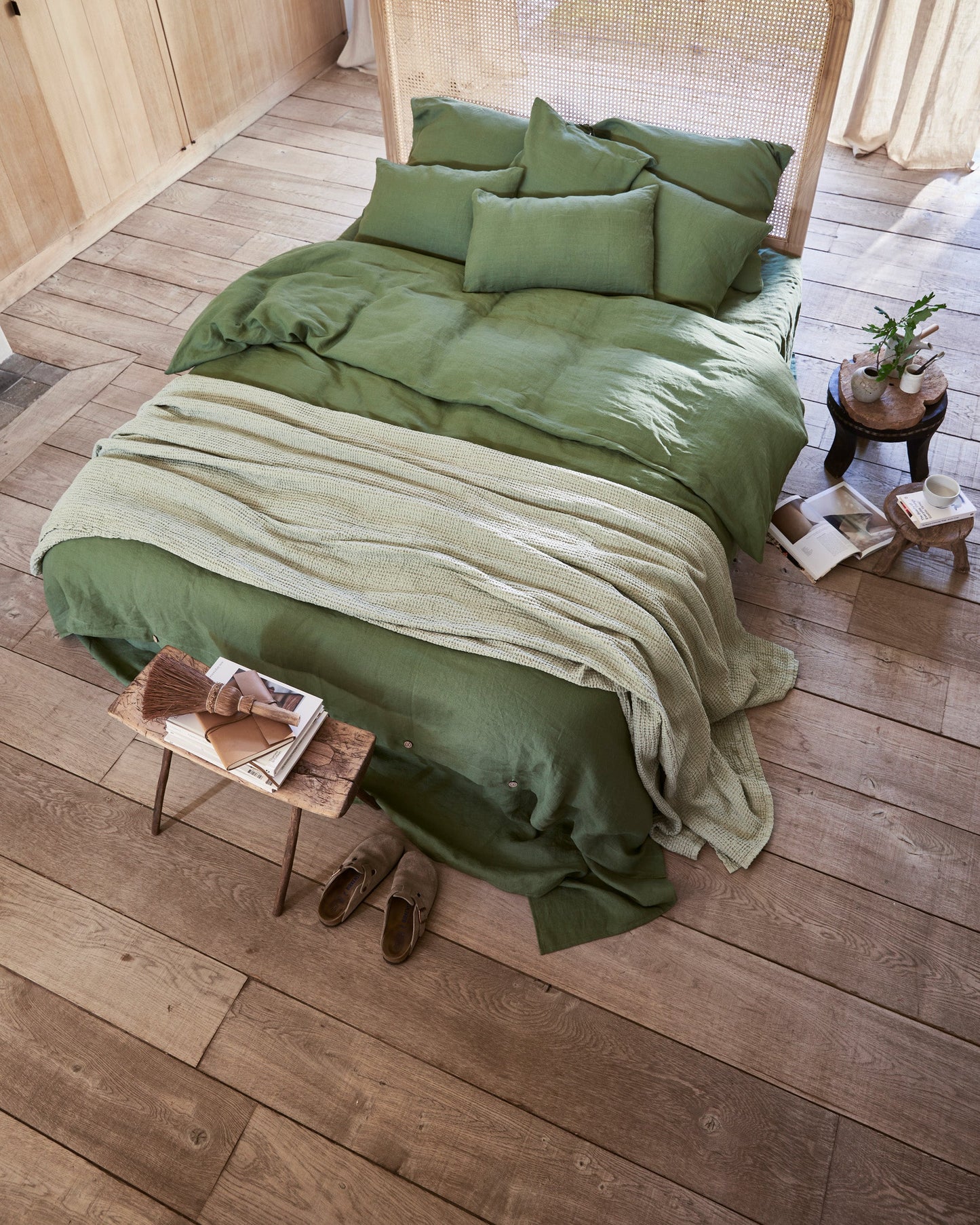 Forest green linen fitted sheet - MagicLinen