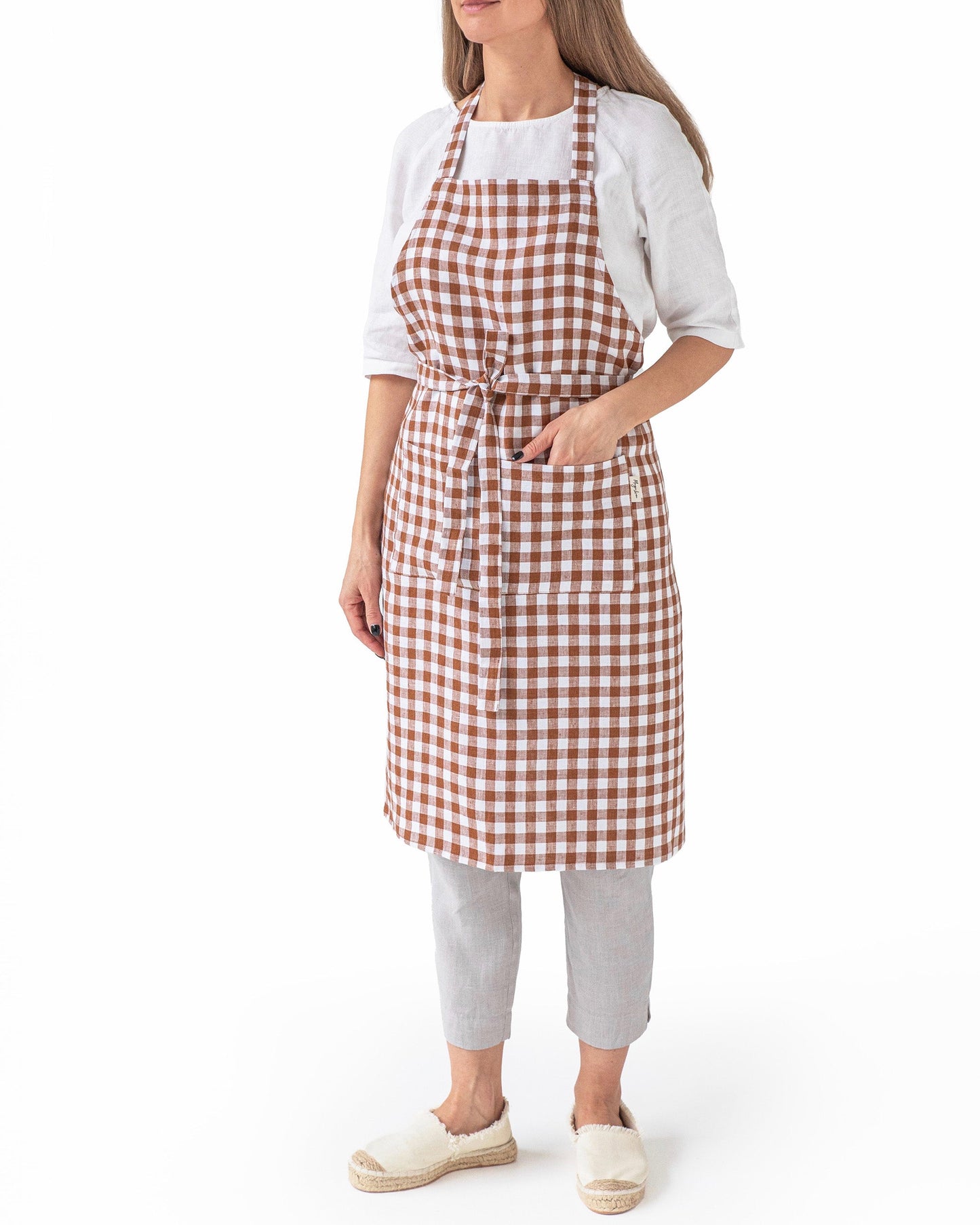 Linen bib apron in Cinnamon gingham - MagicLinen