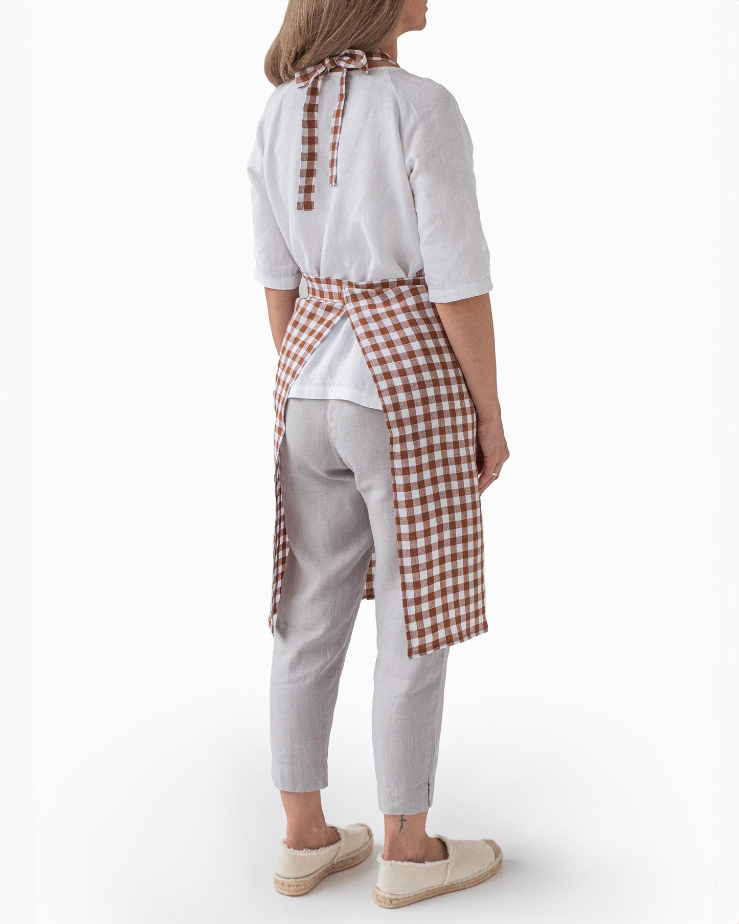 Linen bib apron in Cinnamon gingham - MagicLinen