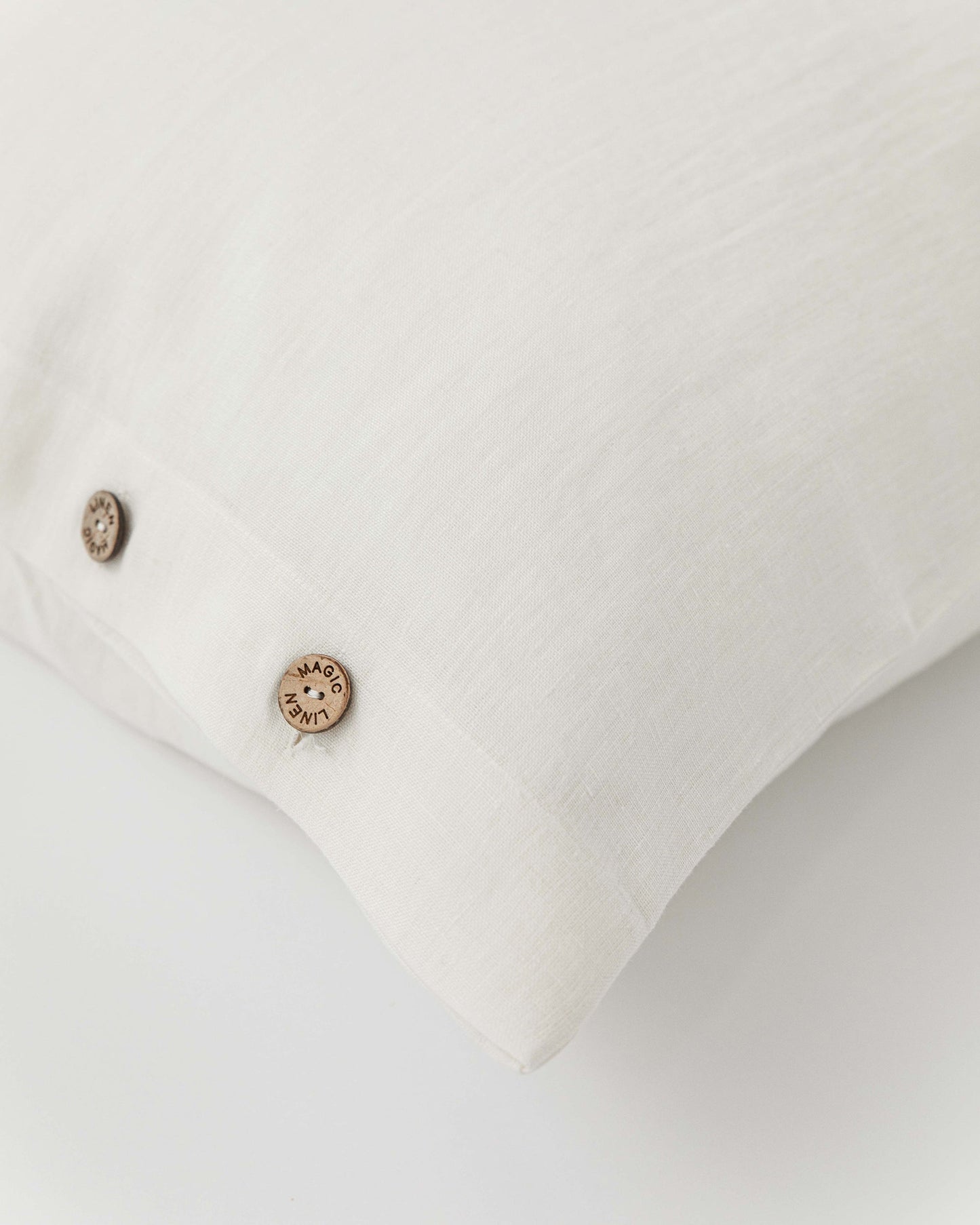 Linen pillowcase with buttons - MagicLinen