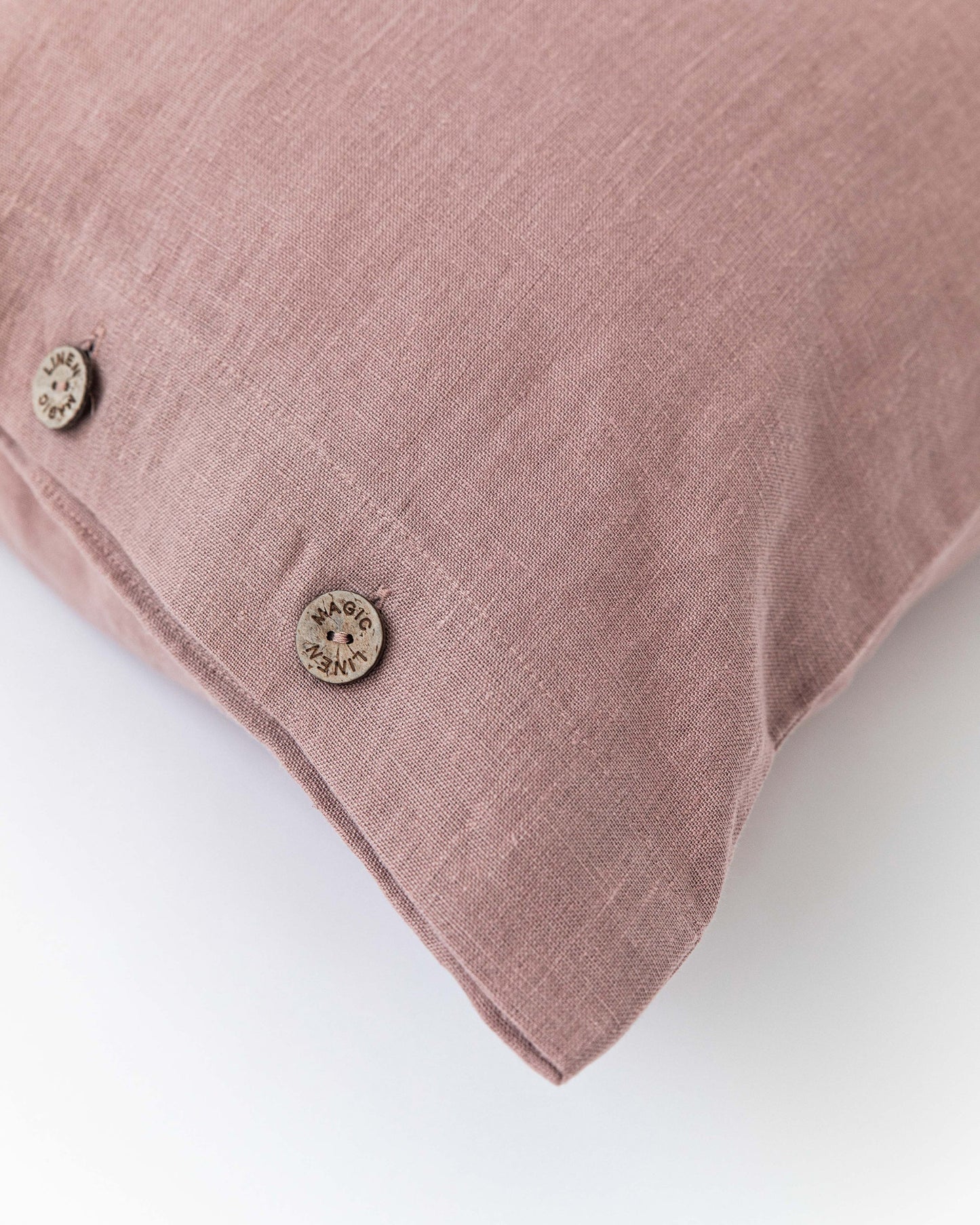 Linen pillowcase with buttons - MagicLinen