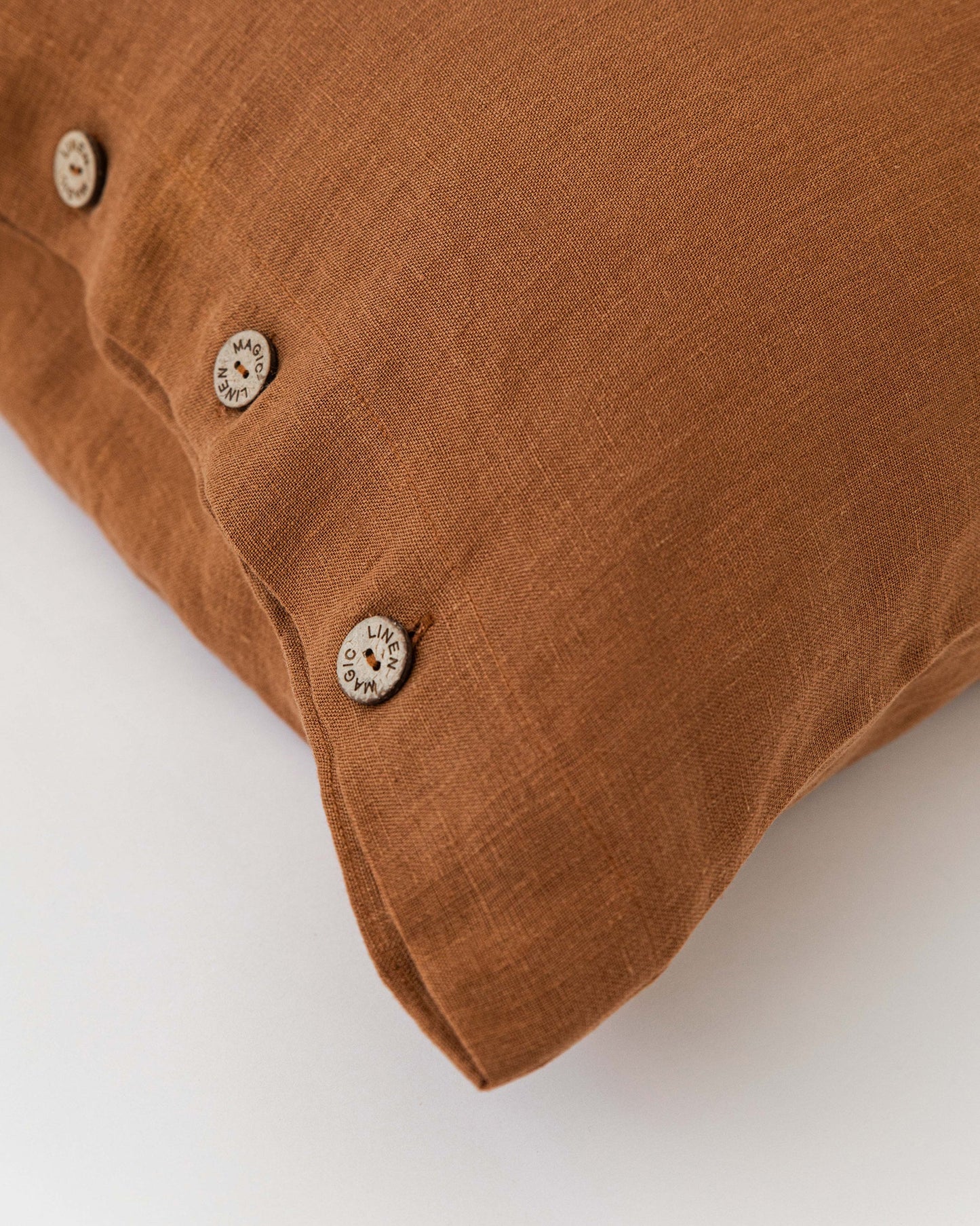 Linen pillowcase with buttons - MagicLinen