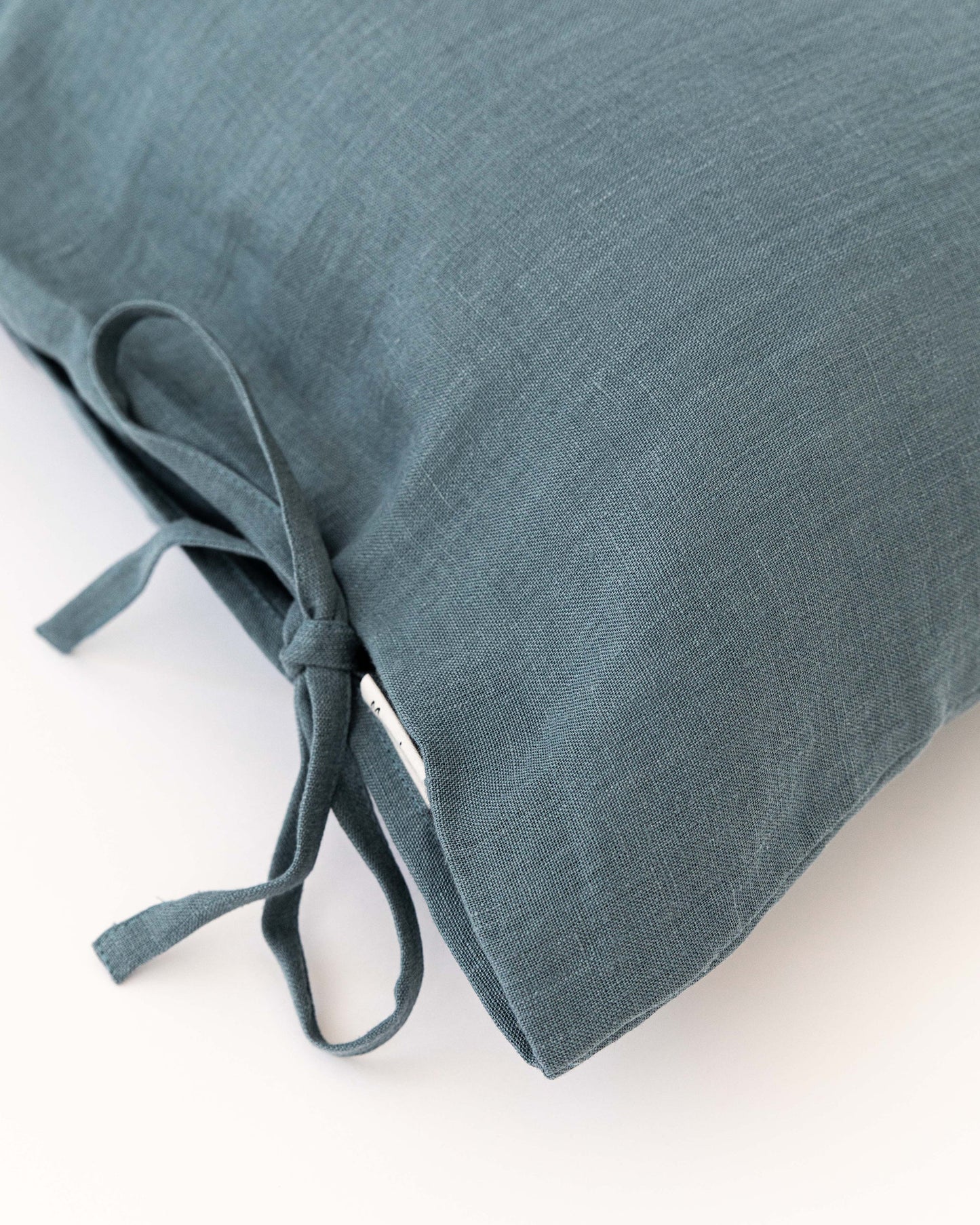 Linen pillowcase with ties - MagicLinen