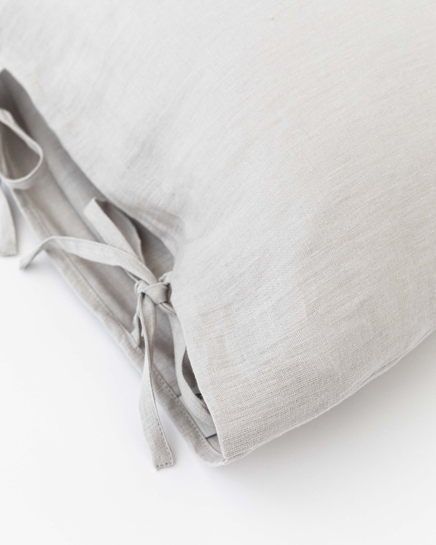 Linen pillowcase with ties - MagicLinen