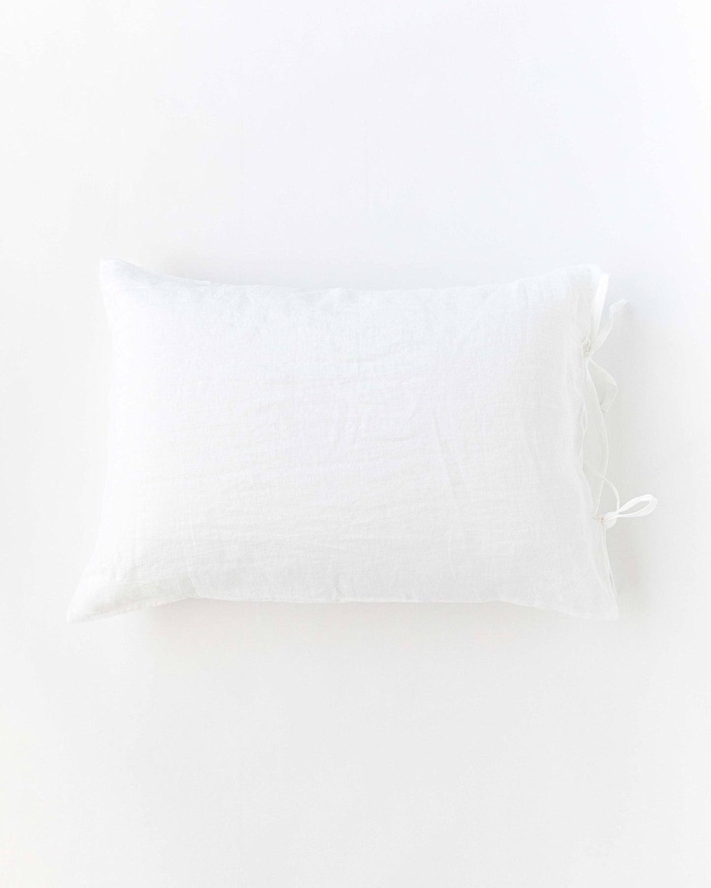 Linen pillowcase with ties - MagicLinen