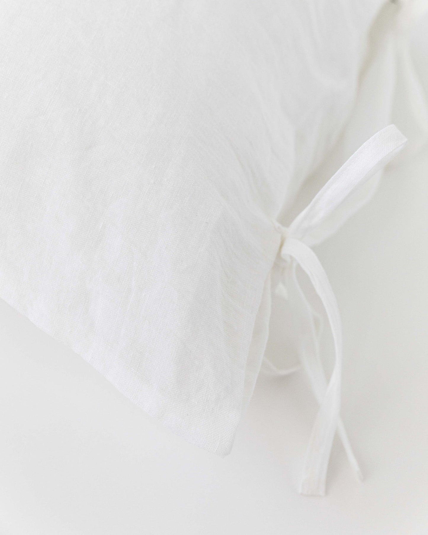 Linen pillowcase with ties - MagicLinen