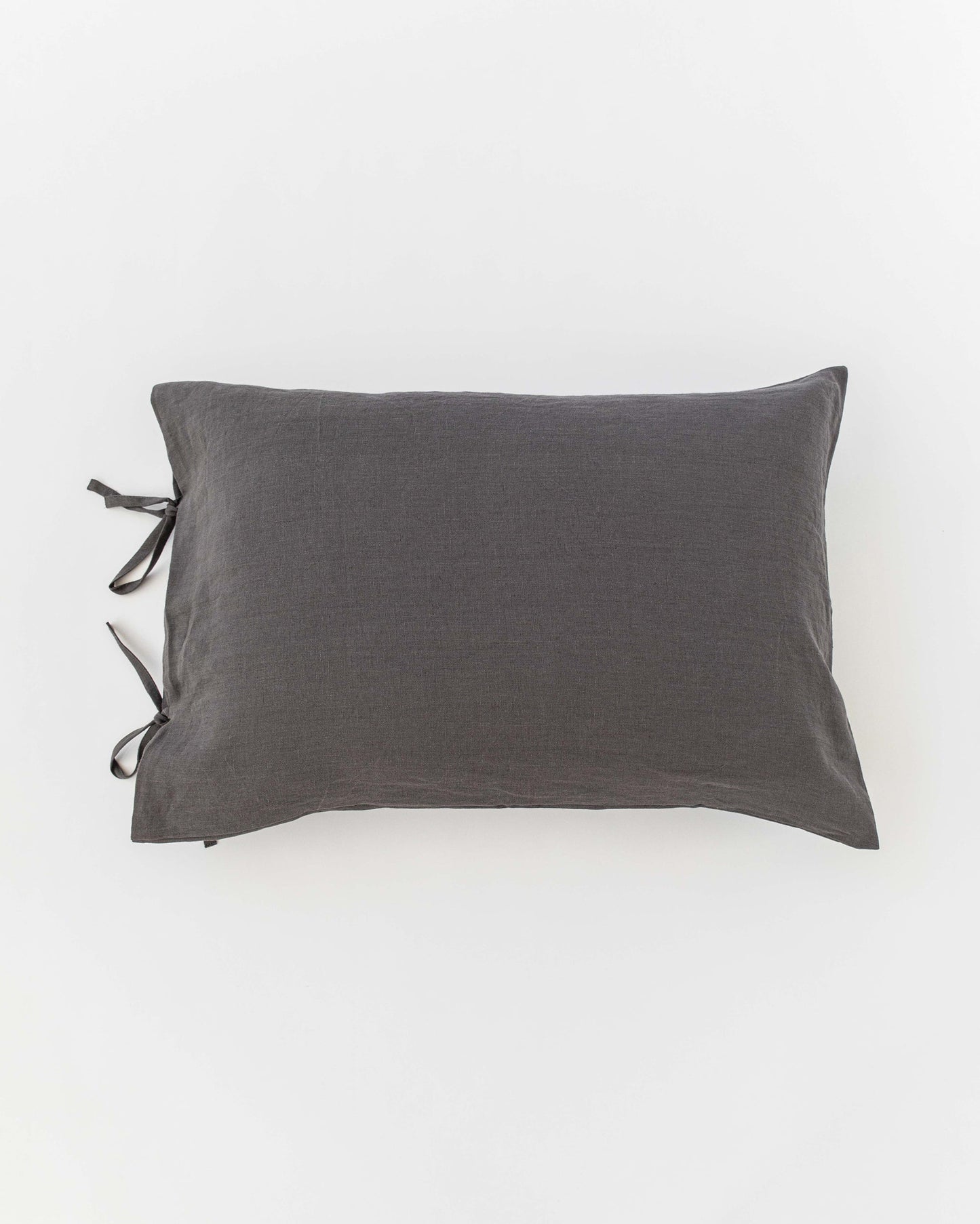 Linen pillowcase with ties - MagicLinen