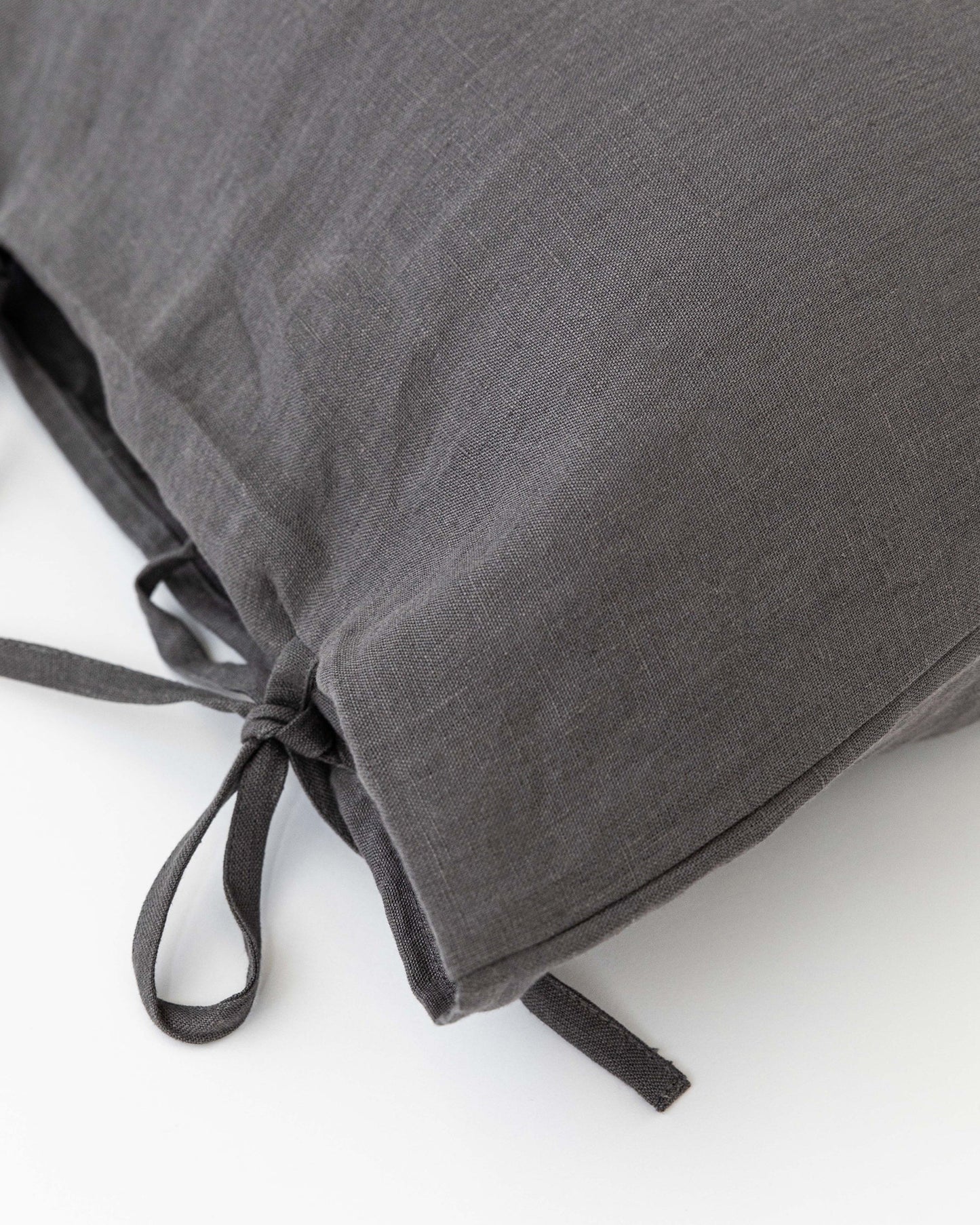 Linen pillowcase with ties - MagicLinen
