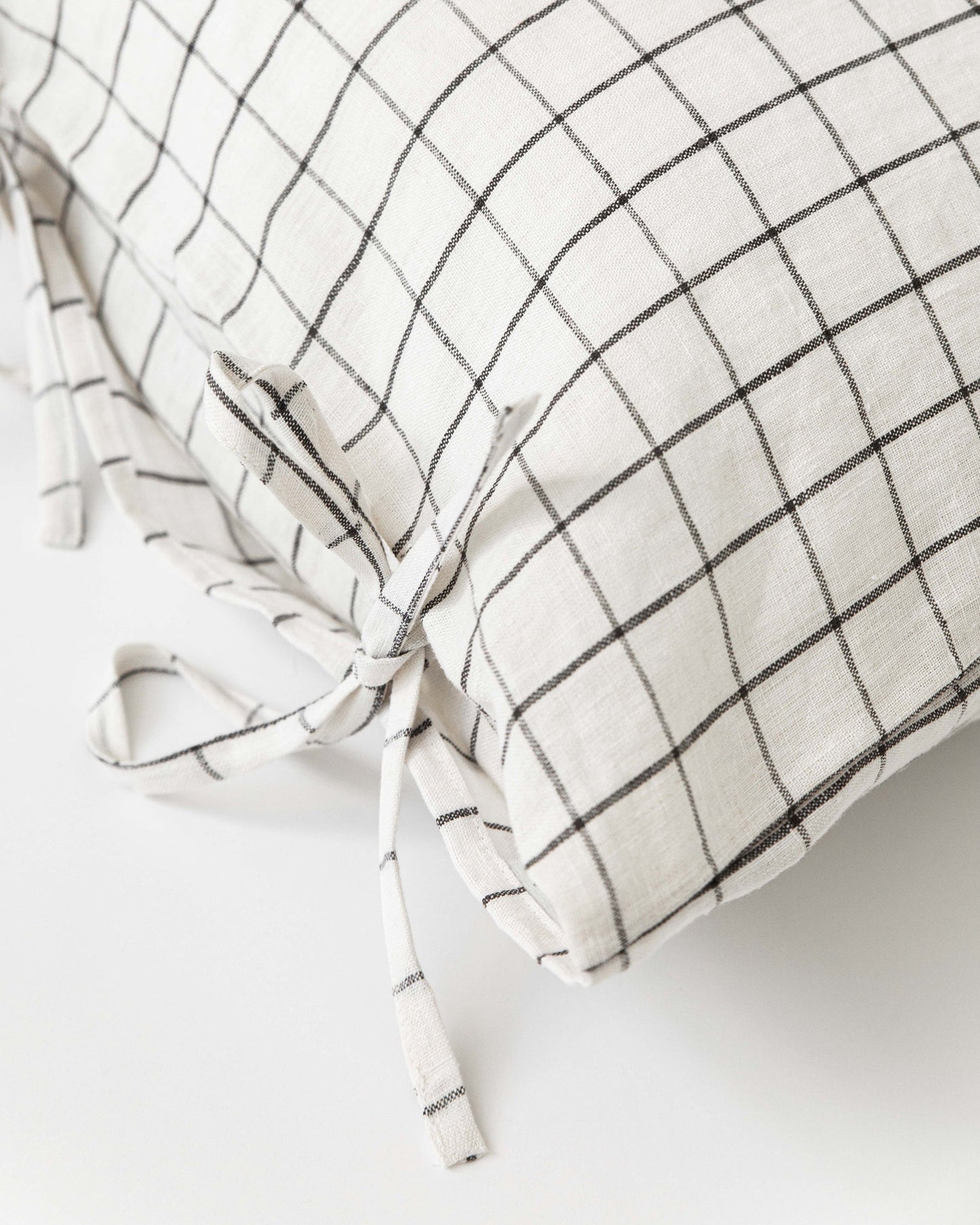 Linen pillowcase with ties - MagicLinen