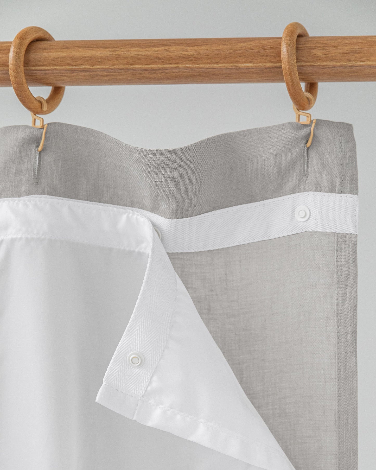 Waterproof linen shower curtain (1 pcs) in Light gray - MagicLinen