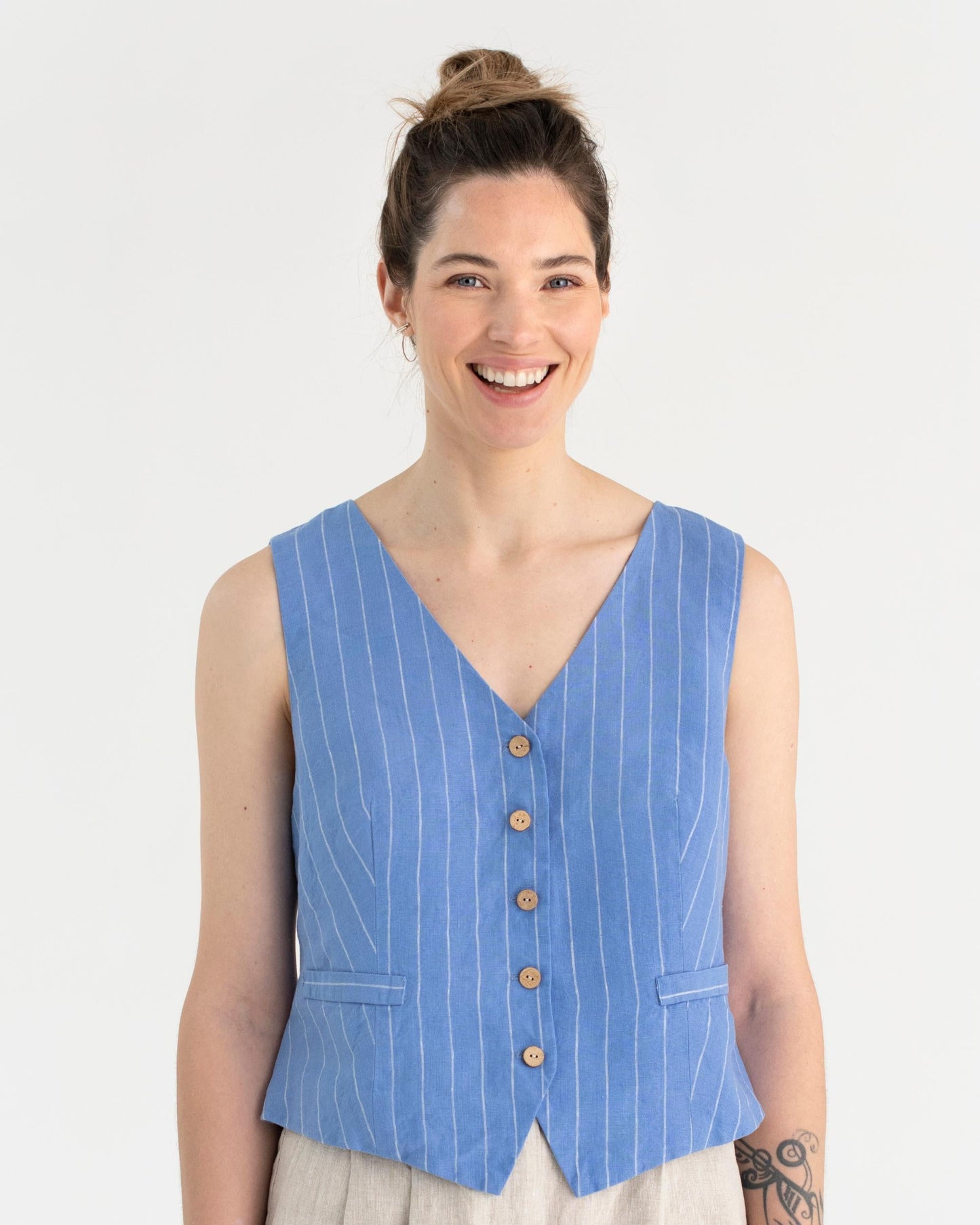 Classic linen vest OBIDOS in Blue stripes - MagicLinen