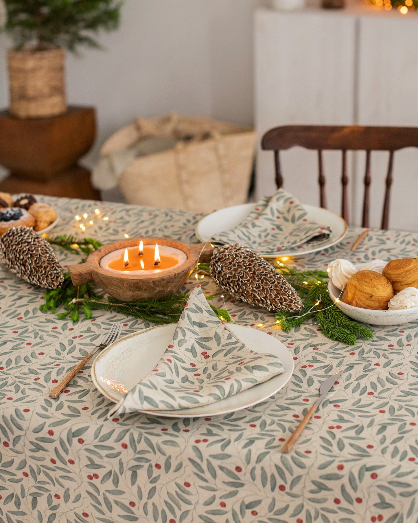 Mistletoe print linen tablecloth - MagicLinen